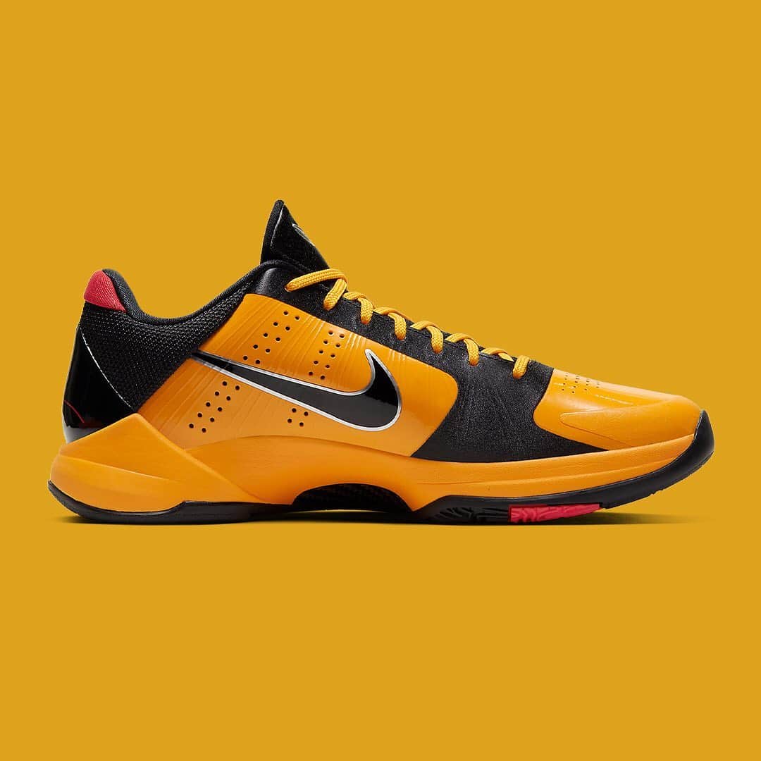 HYPEBEASTさんのインスタグラム写真 - (HYPEBEASTInstagram)「@hypebeastkicks: Here's an official look at the upcoming @nike Kobe 5 Protro "Bruce Lee Alternate" and "Bruce Lee." Kobe Bryant admired Bruce Lee and his Jeet Kun Do — “fighting without fighting” — philosophy, so in 2010 Nike Basketball drew directly from Lee’s famous 'Enter the Dragon' outfit for the original Kobe 5 “Bruce Lee.” Now, 10 years later, the “Bruce Lee” is back in an upgraded form and is accompanied by a special “Bruce Lee Alternate” colorway as well. Pick up a pair on November 24 for $180 USD via SNKRS.⁠⠀ Photo: Nike」11月14日 4時51分 - hypebeast