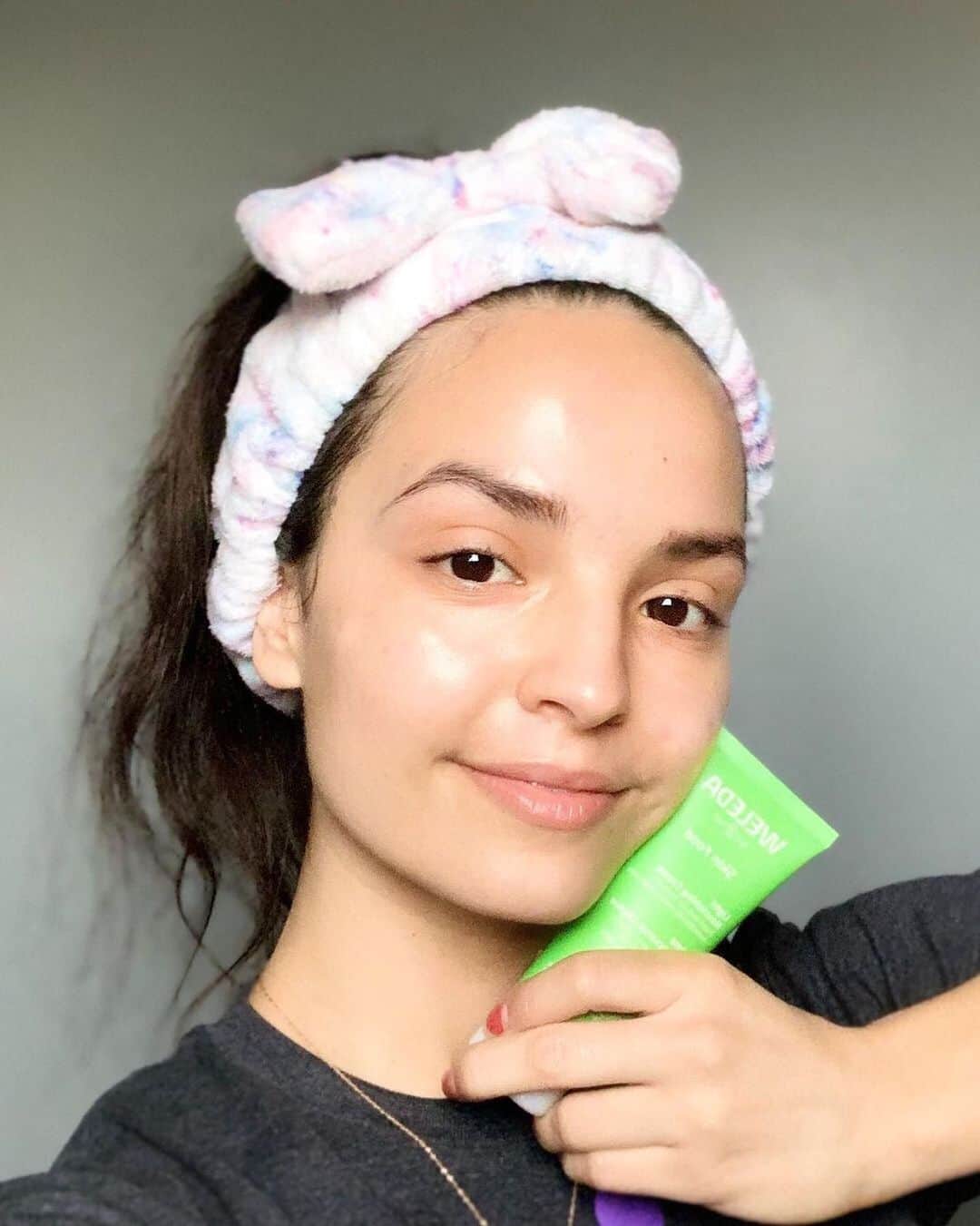 Weledaのインスタグラム：「⭐️⭐️⭐️⭐️⭐️ "My skin is GLOWING. No filter. No makeup. THANK YOU Weleda" #WeledaSkinFoood (pc: @amanda_trevino )」