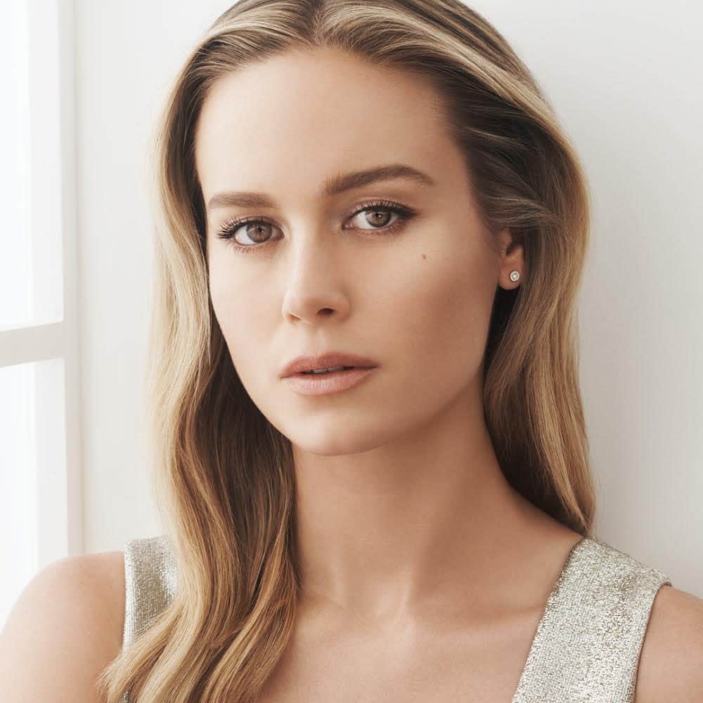 ブリー・ラーソンのインスタグラム：「Beauty for me has always been about self care and doing what makes me feel happy inside my body. I am so proud to partner with @decortebeauty on their new campaign celebrating true beauty - whatever that looks like for you. Swipe to the last image to see my best ~smize~. 🥰 #DecortéPartner」