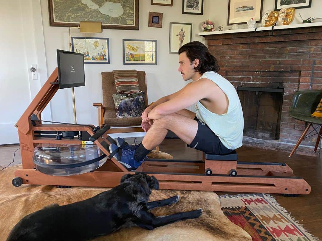 ジャック・ファライーのインスタグラム：「I don’t enjoy working out but sometimes when I get in the right headspace it can be fun, and workouts that feel like games make it easier to get there.  #gottaergatta #ergattaflow」