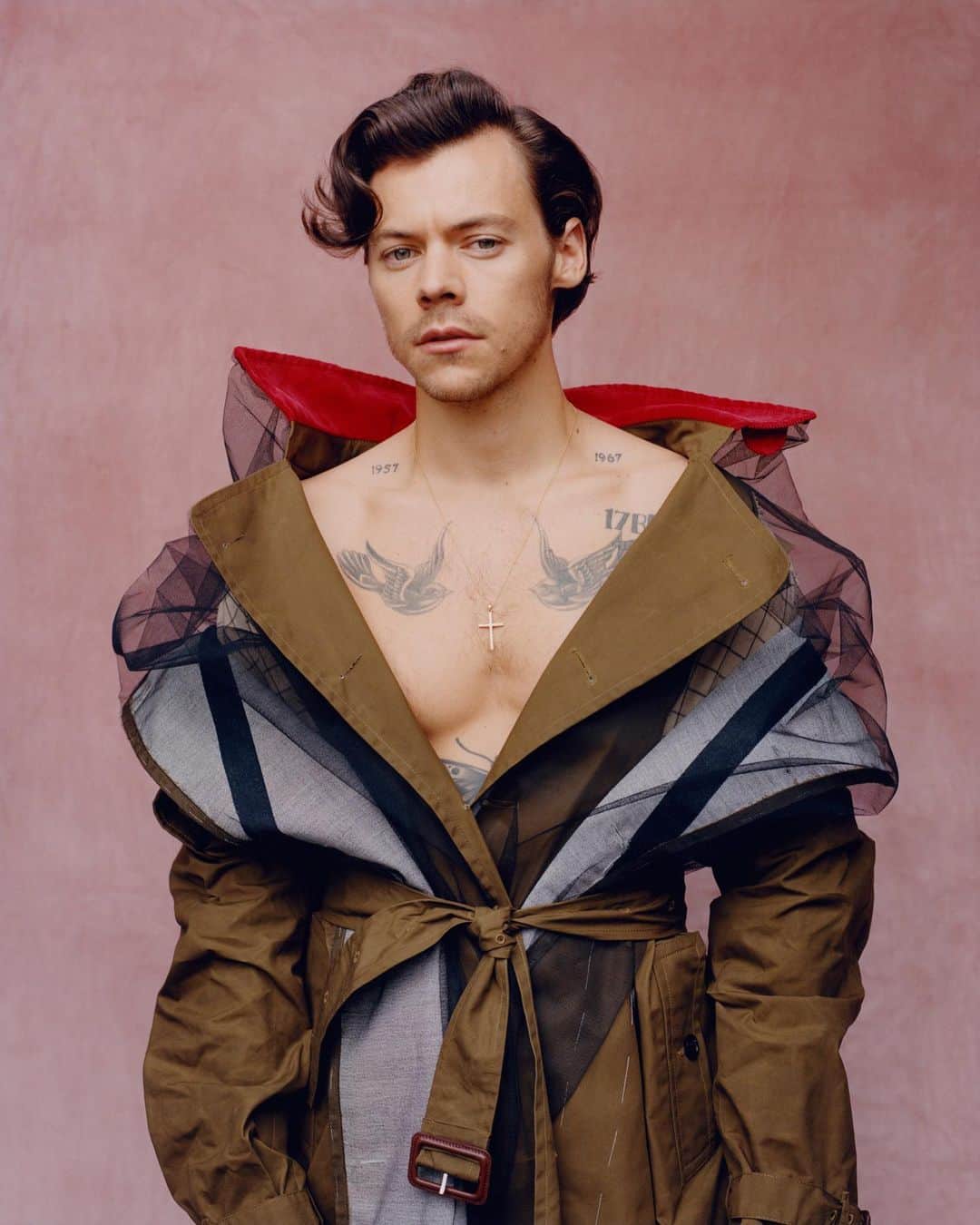 Vogueさんのインスタグラム写真 - (VogueInstagram)「@HarryStyles credits his style transformation—from Jack Wills tracksuit-clad boy-band heartthrob to nonpareil fashionisto—to his meeting the droll young stylist @Harry_Lambert seven years ago. They hit it off at once and have conspired ever since, enjoying a playfully campy rapport and calling each other Sue and Susan.  “He just has fun with clothing, and that’s kind of where I’ve got it from,” says Styles of Lambert. “He doesn’t take it too seriously, which means I don’t take it too seriously," adding, "You can never be overdressed. There’s no such thing. The people that I looked up to in music—Prince and David Bowie and Elvis and Freddie Mercury and Elton John—they’re such showmen. As a kid it was completely mind-blowing. Now I’ll put on something that feels really flamboyant, and I don’t feel crazy wearing it...Clothes are there to have fun with and experiment with and play with.”  Tap the link in our bio to read more from Styles's December cover story.  Photographed by @tylersphotos, styled by Camilla Nickerson, Vogue, December 2020.」11月14日 5時02分 - voguemagazine