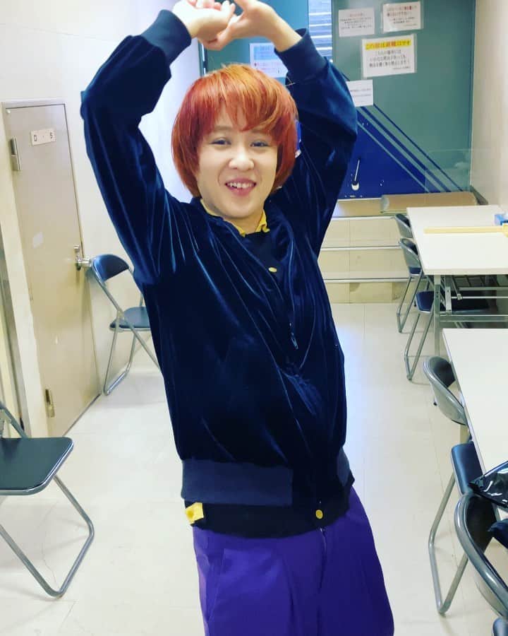村田秀亮のインスタグラム：「見たことない運動しとる 体のどこにも効かないけど ずっと笑ってる。  #ルミネの合間 #渚 #半年振りの投稿 #ご無沙汰してます。」