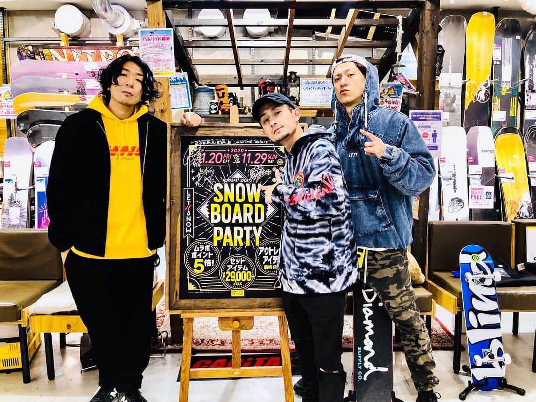 Shun さんのインスタグラム写真 - (Shun Instagram)「ムラスポ🤜🏼🤛🏼TOTALFAT @murasakisports_official   #SNOWBOARDPARTY #TOTALFAT #ムラサキスポーツ」11月14日 14時39分 - totalfat.shun