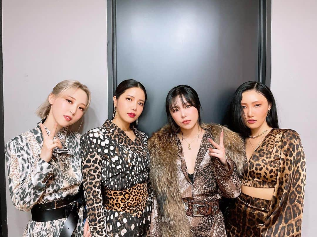 Mamamooさんのインスタグラム写真 - (MamamooInstagram)「. [#마마무] - 잠시 후 3시 40분, '쇼! 음악중심' 마마무 무대 본방사수하면서 무료한 토요일을 즐겁게🙌🏻 - 우리 무무 여러분 MBC에서 만나요🤎 - #MAMAMOO #AYA」11月14日 14時55分 - mamamoo_official