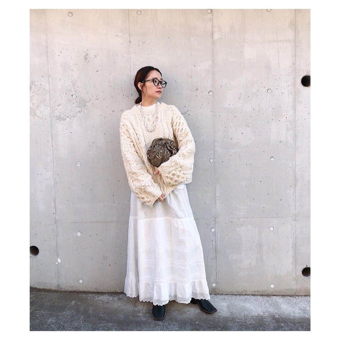船曳ひろみさんのインスタグラム写真 - (船曳ひろみInstagram)「こないだの。 ニットは1月再入荷予定🐏 スカートは古着で、ジャガードのクラッチは 予約販売中🌷　このジャガード柄 可愛いよねぇ💭💭💭 #todayful #pi_ootd #lifes_staff_ootd  #vintage」11月14日 14時56分 - hiromi_funabiki