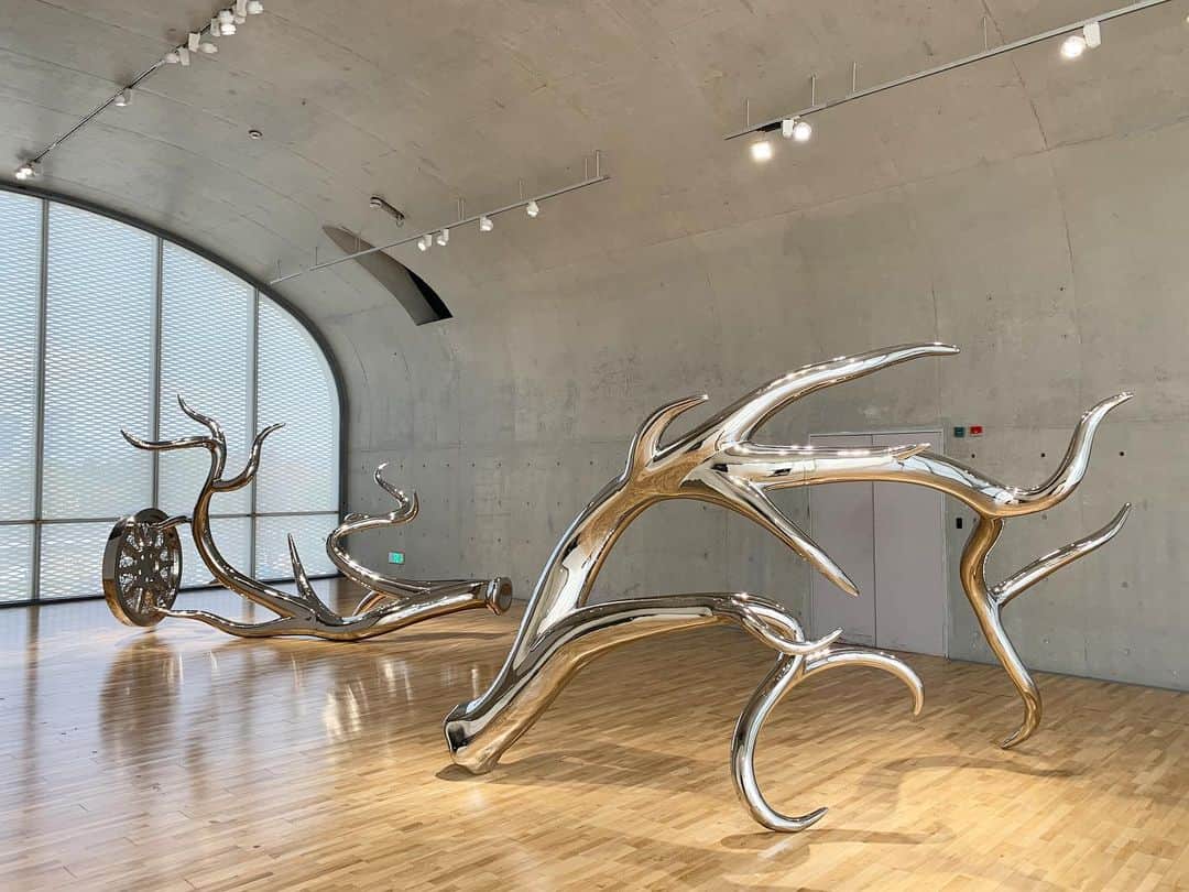 松山智一さんのインスタグラム写真 - (松山智一Instagram)「“Wheels Of Fortune” & “Double Jeopardy!” , 2 new stainless steel sculptures @thelongmuseum」11月14日 14時59分 - tomokazumatsuyama