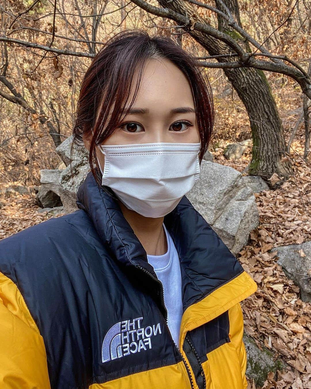 サ・ソルさんのインスタグラム写真 - (サ・ソルInstagram)「1996 ECO NUPTSE JACKET  환경보호를 위해 리사이클링 나일론과 지퍼 테이프를 적용한 #에코눕시   레트로 감성 뿜뿜 넘 기여웡 💛💛 #1996에코눕시 #노스페이스 #thenorthface #눕시 #지속가능성 #econuptse」11月14日 15時30分 - sasol_climber