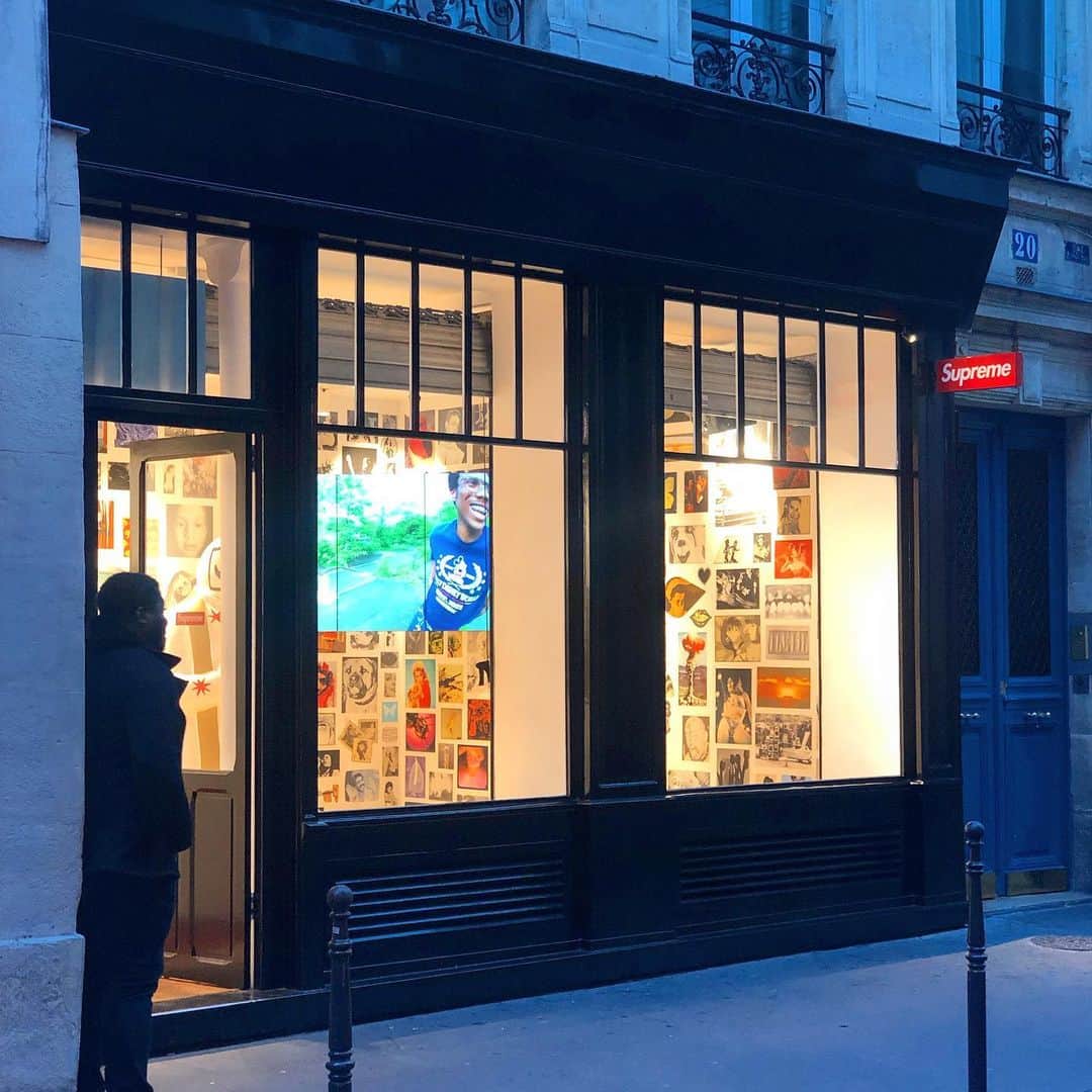 LAUNCHのインスタグラム：「Paris🇫🇷SUPREME 店員さんが日本のカルチャーを 好きそうで嬉しくなっちゃいました。  僕は日本人なんだなぁっと海外に行くととても感じます。」