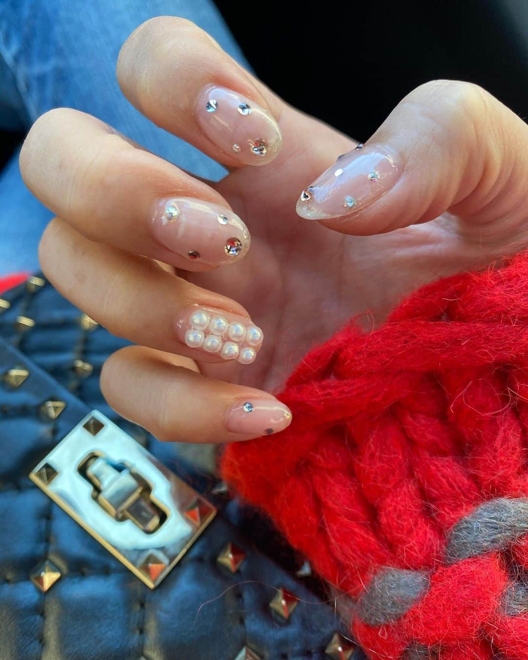 木村安梨沙のインスタグラム：「今月のnew nail 💅 めっちゃお気に入り。 最近キラキラがとても好きなのね。 久しぶりに @corsokiri さんと 二人でデザイン考えて楽しかった❤️」