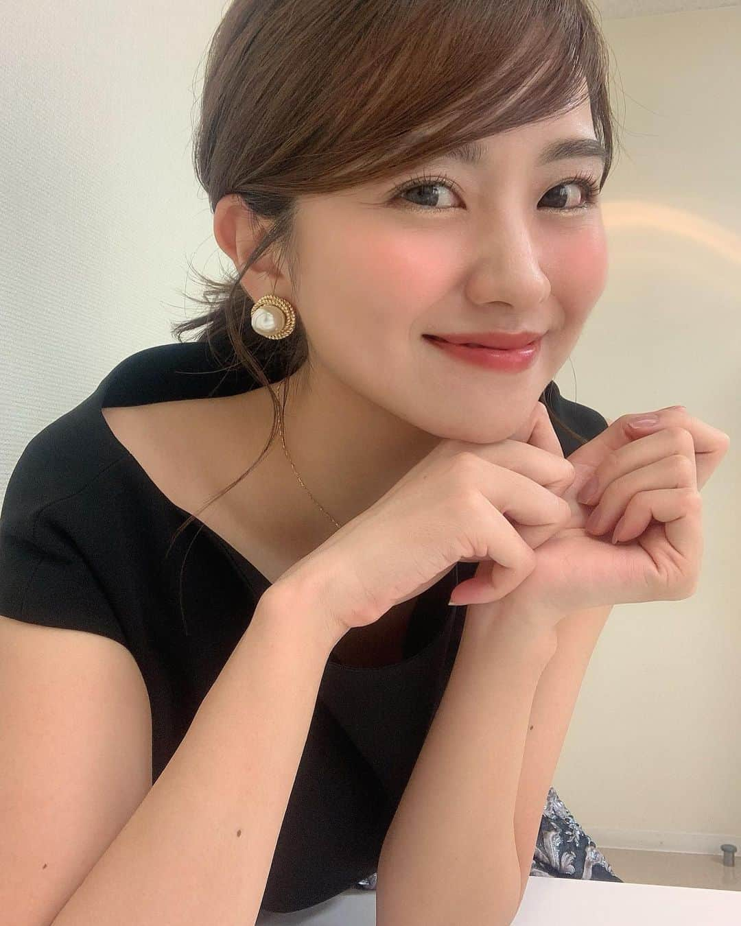 曽田茉莉江さんのインスタグラム写真 - (曽田茉莉江Instagram)「本日19時からBSフジにて 「冗談騎士〜ネクストブレイク芸人大集合！秋のユニットコントフェス」が放送されます📺お時間あります方は是非ご視聴頂けましたら嬉しいです😌 笑って免疫力あげましょう〜💪🏼💪🏼  そしてこの時の衣装👗 ツボのツボのツボ過ぎました🥺 可愛くてたまらなかったです🤤 @m_maglie_le_cassetto_official  さんは丁寧で可愛くてお上品が必ず揃ってる…はぁ…うっとり🤤  #番宣 #テレビ #お笑い #お笑い芸人 #ネクストブレイク #衣装 #ワンピース #ドレス #大人コーデ #上品コーデ #ポニーテール #ポニーテールアレンジ #fashion #fashiongram #ootd」11月14日 15時51分 - marie_soda_