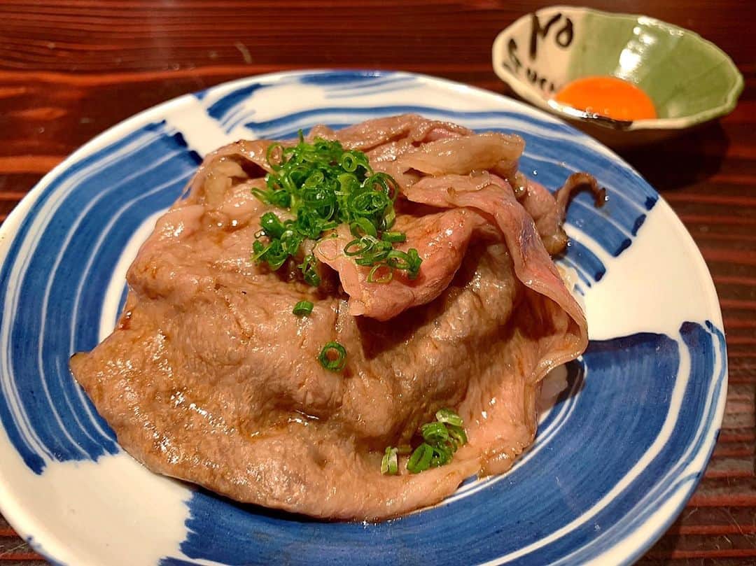 百合華さんのインスタグラム写真 - (百合華Instagram)「大阪北新地にあるミシュラン一つ星の創作割烹『野口太郎』にて御祝いディナータイム②🥂💕  大好物なクロワッサンにオータムトリュフをいっぱいかけてくださり贅沢フィレオフィッシュの完成💖  〆は土釜で炊いた野口太郎米の新米にボリューム満点な飛騨牛のヴェールを纏わせた極上すき焼き丼をいただきました✨  ブルームーンの輝く特別な夜に至福のひとときを過ごす事が出来てこの上なくしあわせ💙  #japan #日本 #osaka  #大阪 #北新地 #michelin1star  #ミシュラン一つ星  #創作割烹 #割烹料理 #野口太郎 #dinner #dinnertime  #ディナータイム #クロワッサン #フィレオフィッシュ #飛騨牛 #すき焼き #ヴェールを纏う  #極上食材 #至福の時間  #美食 #美食家」11月14日 15時53分 - yurika.lovelily