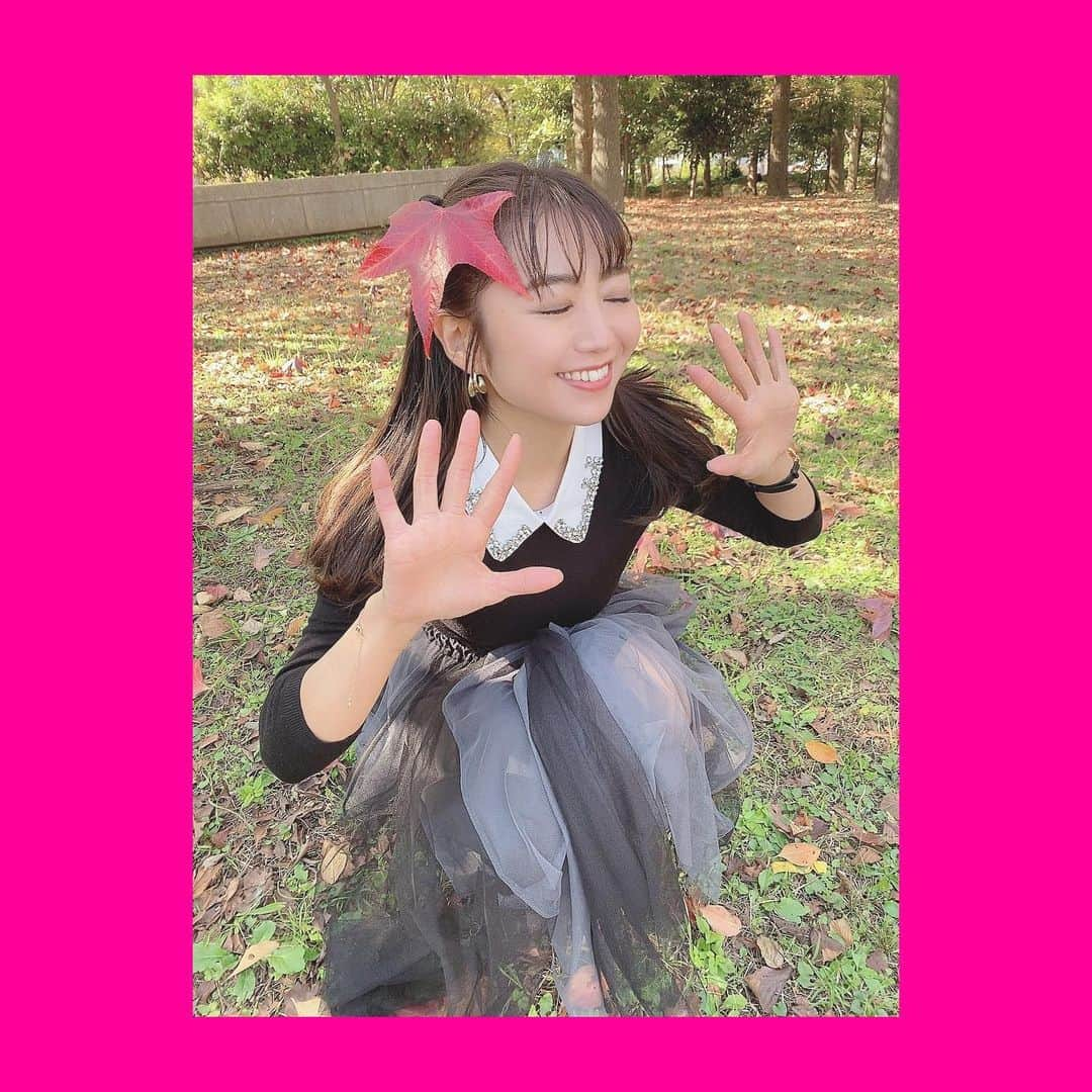 成田梨紗さんのインスタグラム写真 - (成田梨紗Instagram)「🍁おっきなもみじ🍁﻿ ﻿ この時期ぷーんと香ってくるあの匂いは苦手だけど〜茶碗蒸しの銀杏は好き〜っ🤗﻿ ﻿ 今年は綺麗な紅葉見に行けるかな🤔🍁﻿ ﻿ #小さい秋見つけた ﻿ #モミジバフウ #紅葉葉楓 #良い週末を」11月14日 8時07分 - narita_risa