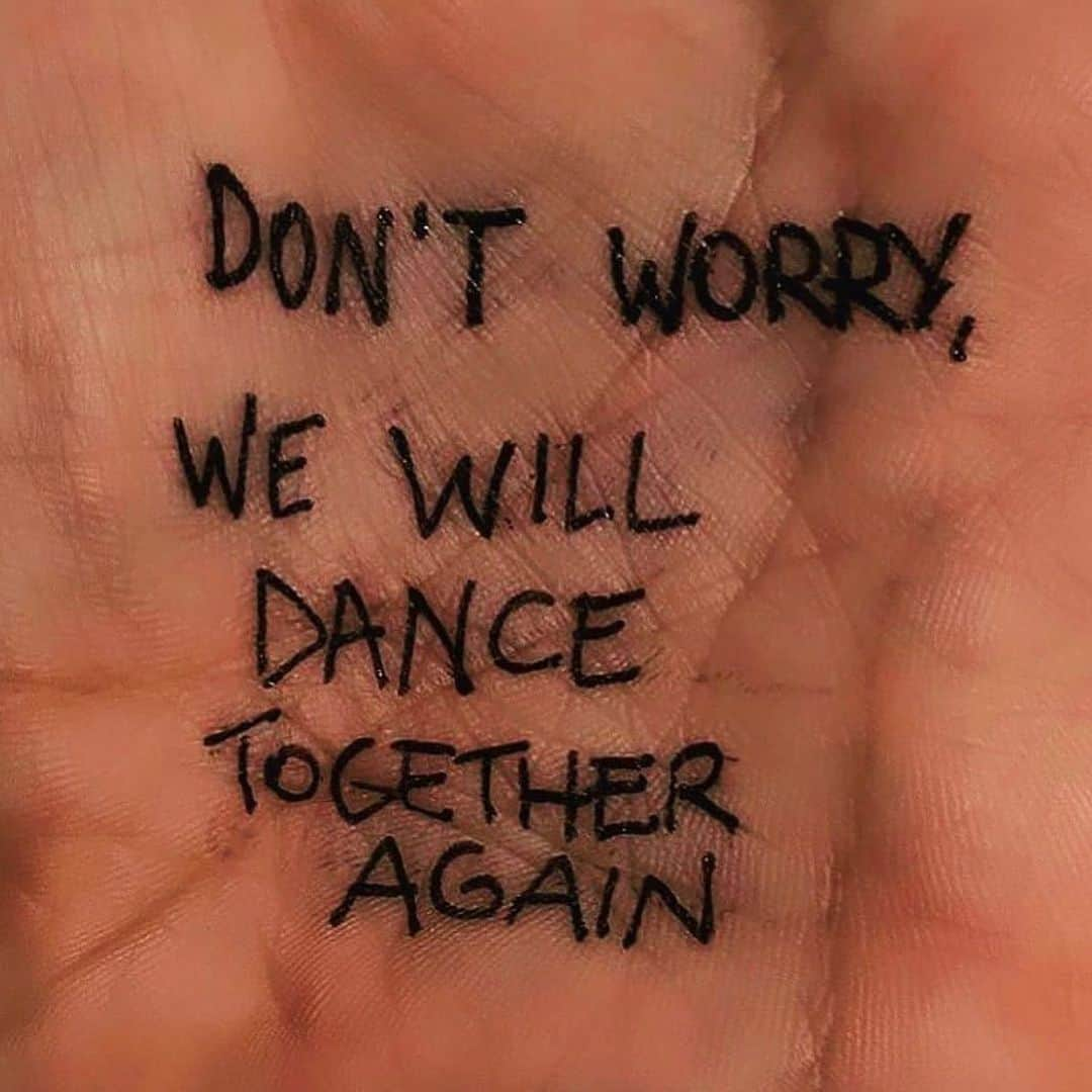 エドガー・ラミレスさんのインスタグラム写真 - (エドガー・ラミレスInstagram)「Dealing with Covid fatigue, on Fridays it’s even worse....but I am certain we’ll pull through and will dance together again. Hang in there and take care of yourself and others • 🇻🇪 Lidiando con la fatiga del Covid, los viernes se siente peor ... pero estoy seguro de que saldremos adelante y volveremos a bailar juntos. No te rindas y cuida de ti y de lo demás 🇧🇷 Lidando com o cansaço de Covid, ele se sente pior às sextas-feiras ... mas tenho certeza de que vamos nos dar bem e dançar juntos novamente.  Não desista e cuide de si mesmo e do resto#hanginthere #noterindas #Nãodesista」11月14日 8時05分 - edgarramirez25