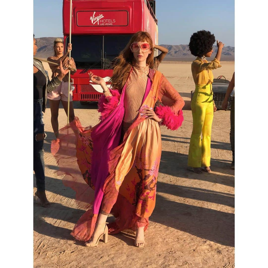 Faith Picozziさんのインスタグラム写真 - (Faith PicozziInstagram)「Behind the scenes 2️⃣ Shooting for @virginhotelslv @virginhotels 💥 @tngmodels #redhead #model #actress #behindthescenes #videos #commerical」11月14日 8時13分 - faithpicozzi