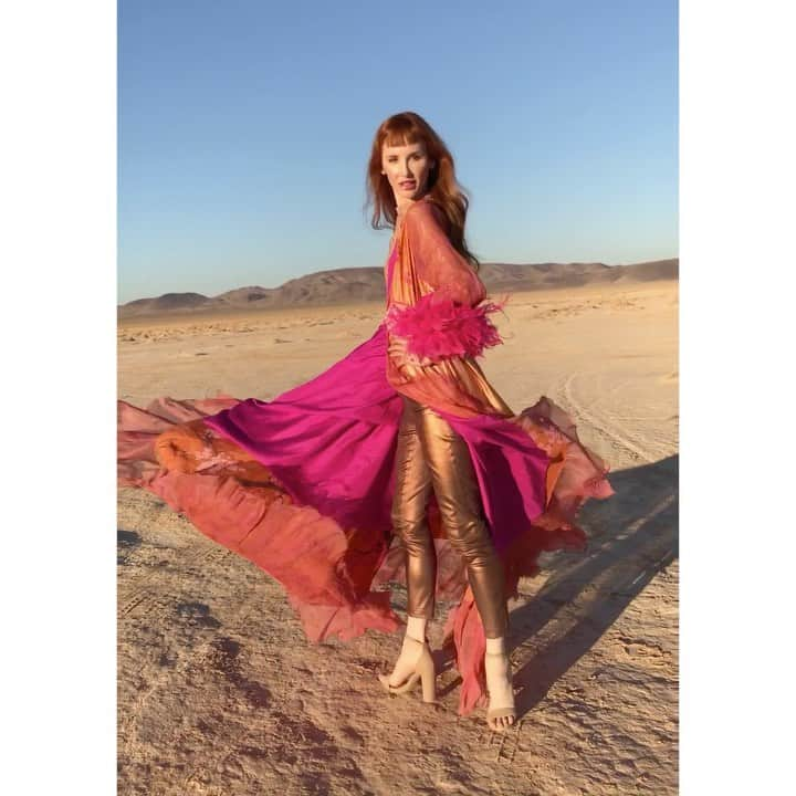 Faith Picozziのインスタグラム：「Behind the scenes 2️⃣ Shooting for @virginhotelslv @virginhotels 💥 @tngmodels #redhead #model #actress #behindthescenes #videos #commerical」