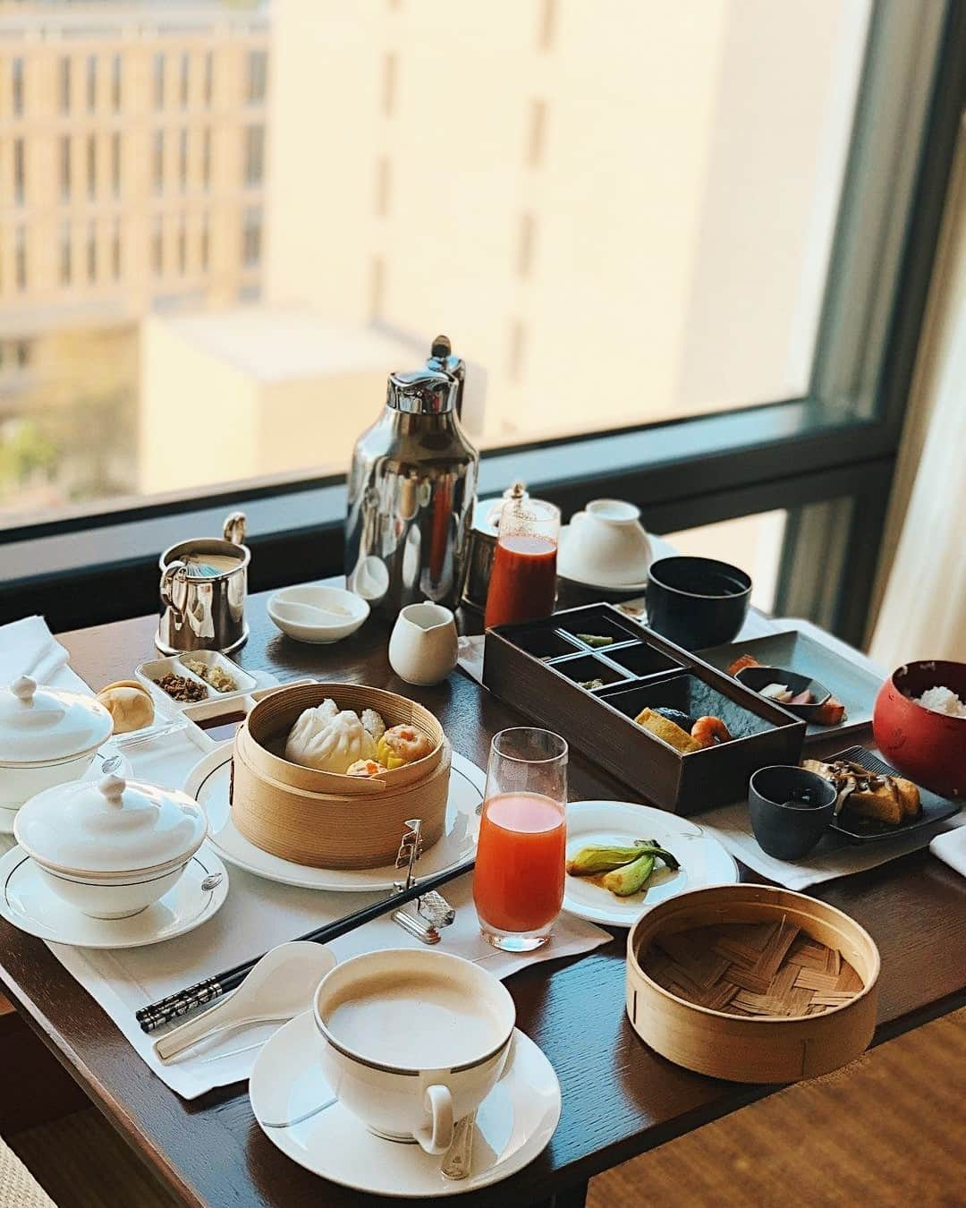 The Peninsula Hotelsさんのインスタグラム写真 - (The Peninsula HotelsInstagram)「We’re firm believers that in-suite breakfast is a @thepeninsulatokyo staycation must-do. @akinnnnna.⁣ ⁣ ⁣ ⁣ ⁣ #peninsulahotels #luxuryhotelexperience #fivestarservice #peninsulastay #tokyo #staycation #tokyotravel #tokyojapan #japangram #tokyotrip #discovertokyo」11月14日 8時15分 - peninsulahotels