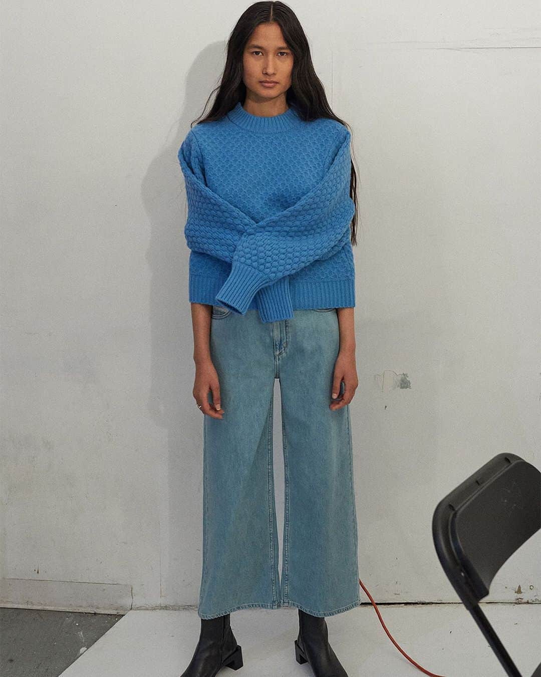 カレントエリオットのインスタグラム：「all wrapped up in the juniper   #currentelliott #sweaterweather #denim #fall #fashion」