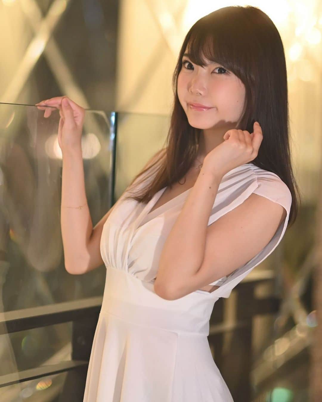武田美憂のインスタグラム：「. 寒くてびっくりしたし 撮影会用に買った靴はおおきいし 朝からわたわたしてしまった🍑 . #オウルテックレディ #sgt #supergt #owltech #tgrteamsard #sard #いいねしてね #portrait #portraitphotography #model #japanesegirl  #racequeen #レースクイーン #グラビア #水着 #ハウススタジオ #被写体モデル #被写体 #モデル #作品撮り #ポトレ #ポートレート #followme」