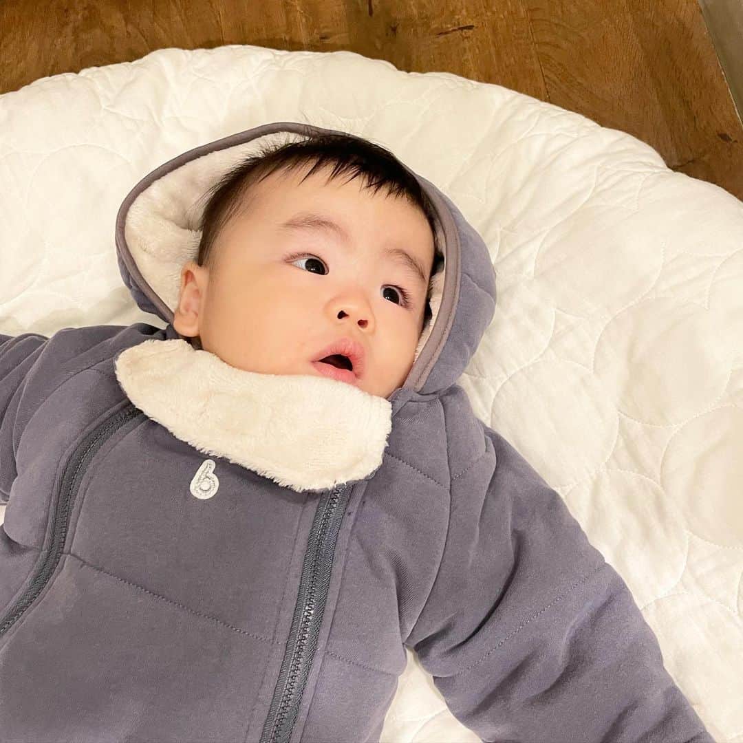 こども ビームスさんのインスタグラム写真 - (こども ビームスInstagram)「【new arrival】 ＜こども ビームス＞ベビージャンプスーツ . 抱っこでもベビーカーでも✨お出かけの必需品❗️脱ぎ着しやすい防寒着が入荷しました。はじめての冬もこれで安心です⛄️  カラー:OFF WHITE、BLACK サイズ:70cm(3-6か月)、80cm(9-12か月) ¥15,000+税 . 新型コロナウィルスの感染拡大を防止し、お客様とスタッフの安心安全を守るため、衛生管理体制にて営業いたします。  ご迷惑をお掛けし申し訳ございませんが、何卒ご理解ご協力のほど、宜しくお願い申し上げます。  ビームス各店舗の営業状況につきましては、施設、店舗へお問い合わせください。 . #ジャンプスーツ #ジャンプスーツコーデ #はじめての冬 #防寒着 #防寒 #防寒コーデ #outer  #outerwear #baby  #babyboy  #babygirl #babyouter #babyouterwear #babycar  #ベビーカー #ベビーカーグッズ #お出かけ #kodomobeams  #beams  #daikanyama  #こどもビームス  #ビームス  #代官山 新作アイテムはプロフィールのリンク🔗からビームス公式サイト、こども ビームスページをチェック❗️ ※お問い合わせにつきましては、お電話にて承ります。」11月14日 8時51分 - kodomo_beams