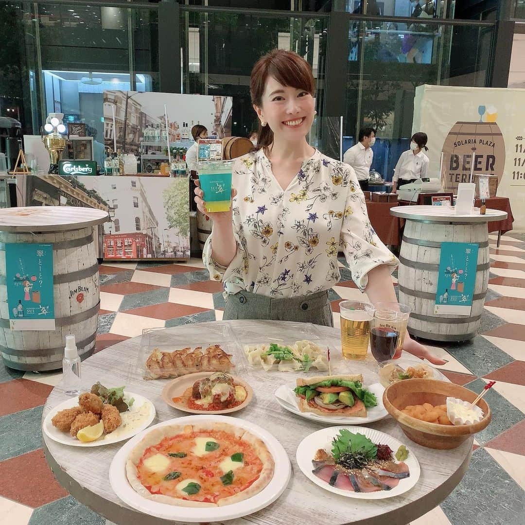 新垣泉子のインスタグラム：「ALL500円！！！  ワンコインで飲食が楽しめる 『ソラリアプラザ　ビアテラス』  ソラリアプラザ1階で開催中ですよ(^^)☆ 立ち飲みスタイルなので、 フラッと寄りやすいですよね☆ どれも美味しかったですよ！  #ソラリアプラザビアテラス #ソラリアプラザ #ビアテラス #ソラリアプラザ1階 #ソラリアプラザグルメ  #ワンコイン #ワンコイングルメ #500円  #立ち飲み #ドリンクも種類豊富  #テーブルが樽でオシャレ  #tnc #アナウンサー」