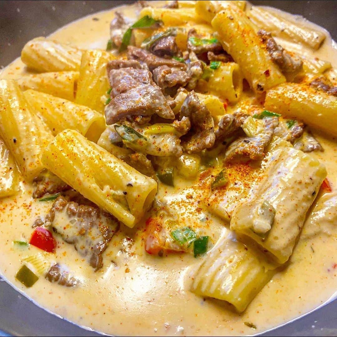 Flavorgod Seasoningsさんのインスタグラム写真 - (Flavorgod SeasoningsInstagram)「Mexican Steak & Rigatoni Soup 🤤 by @platesbykandt⁠ -⁠ Seasoned with @flavorgod Taco Tuesday Seasoning!⁠ -⁠ KETO friendly flavors available here ⬇️⁠ Click link in the bio -> @flavorgod⁠ www.flavorgod.com⁠ -⁠ DM @PLATESBYKANDT 👨‍🍳 FOR THE RECIPE 🤤⁠ -⁠ This is a brand new original recipe that will SHOCK your friends and family when they take the first bite. It’s perfect for fall days, and has the perfect amount of spice to warm you inside 🥘⁠ ⁠ @flavorgod taco Tuesday⁠ @krogerco beef and veggies⁠ @landolakesktchn heavy cream⁠ @murrayscheese mozzarella⁠ @pacificfoods chicken broth⁠ -⁠ Flavor God Seasonings are:⁠ 💥ZERO CALORIES PER SERVING⁠ 🔥0 SUGAR PER SERVING ⁠ 💥GLUTEN FREE⁠ 🔥KETO FRIENDLY⁠ 💥PALEO FRIENDLY⁠ -⁠ #food #foodie #flavorgod #seasonings #glutenfree #mealprep #seasonings #breakfast #lunch #dinner #yummy #delicious #foodporn」11月14日 9時01分 - flavorgod