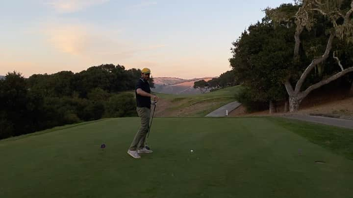 アーミー・ハマーのインスタグラム：「Thank you @ventanabigsur and @carmelvranch for the exceptional stay. Hard to pick what I liked most between the hotel, the staff, the food, the drinks, or the golf... 10/10 will be coming back.」