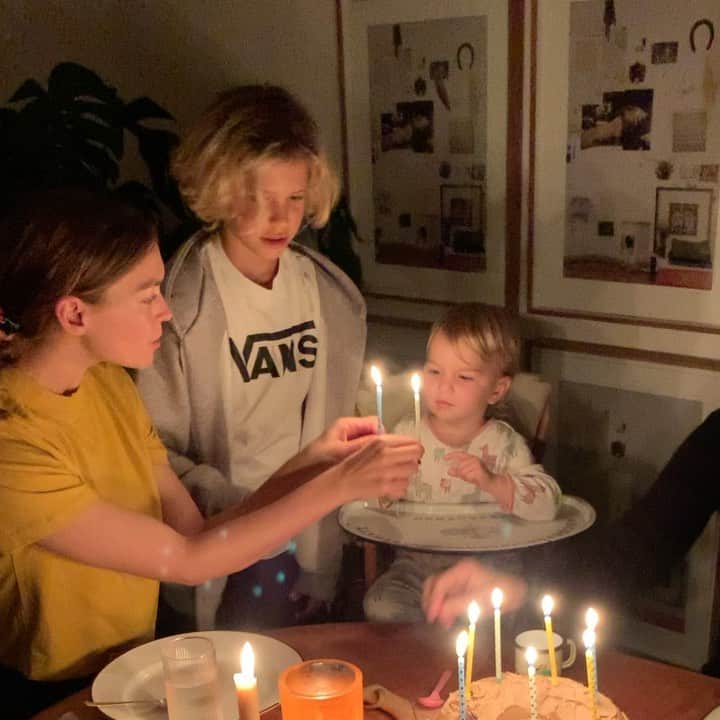 アリゾナ・ミューズのインスタグラム：「We have a two-year-old😊🥳 One of my best feelings in the world is to watch my children loving each other」