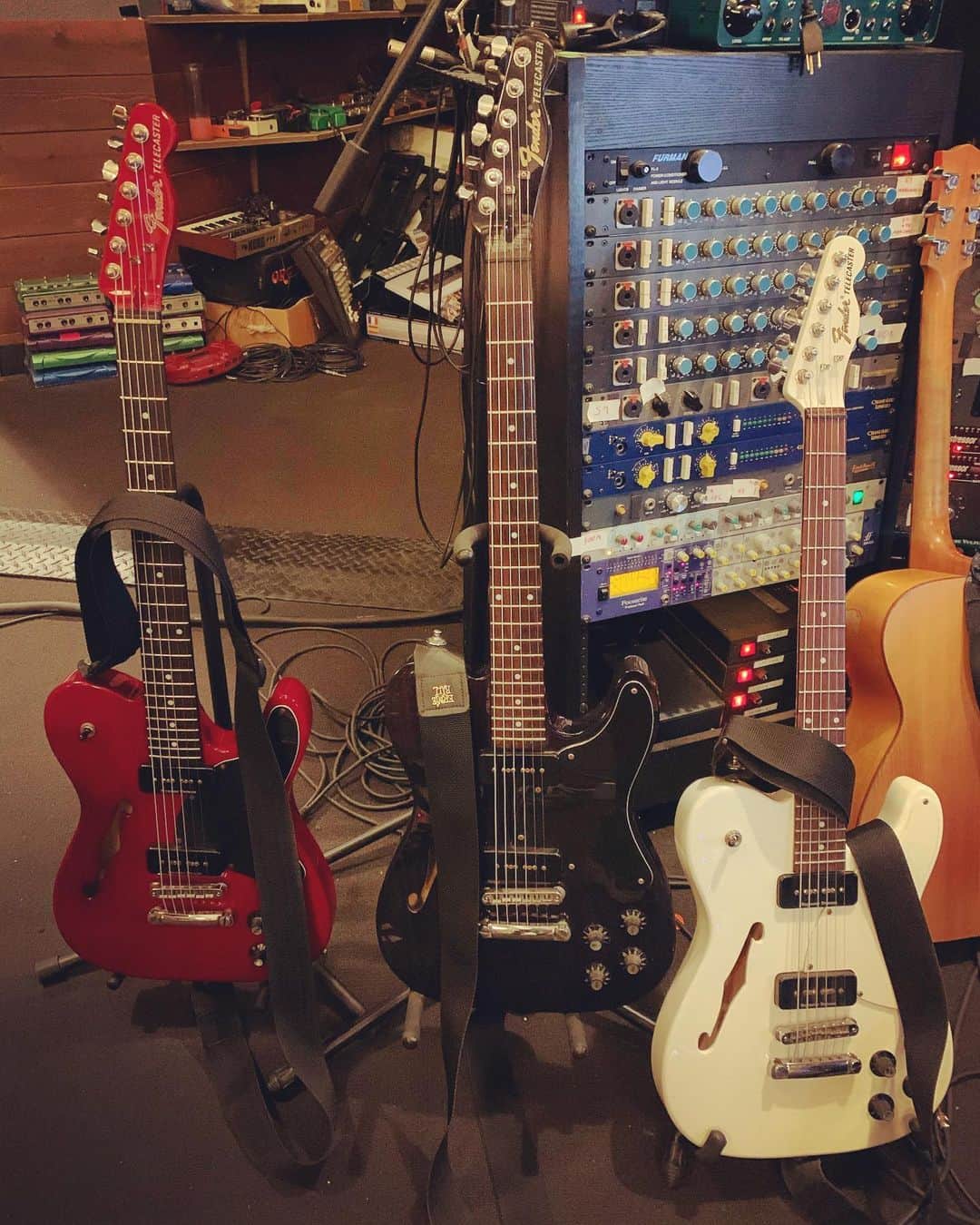 Jimmy Eat Worldのインスタグラム：「Select your weapon. @fender」