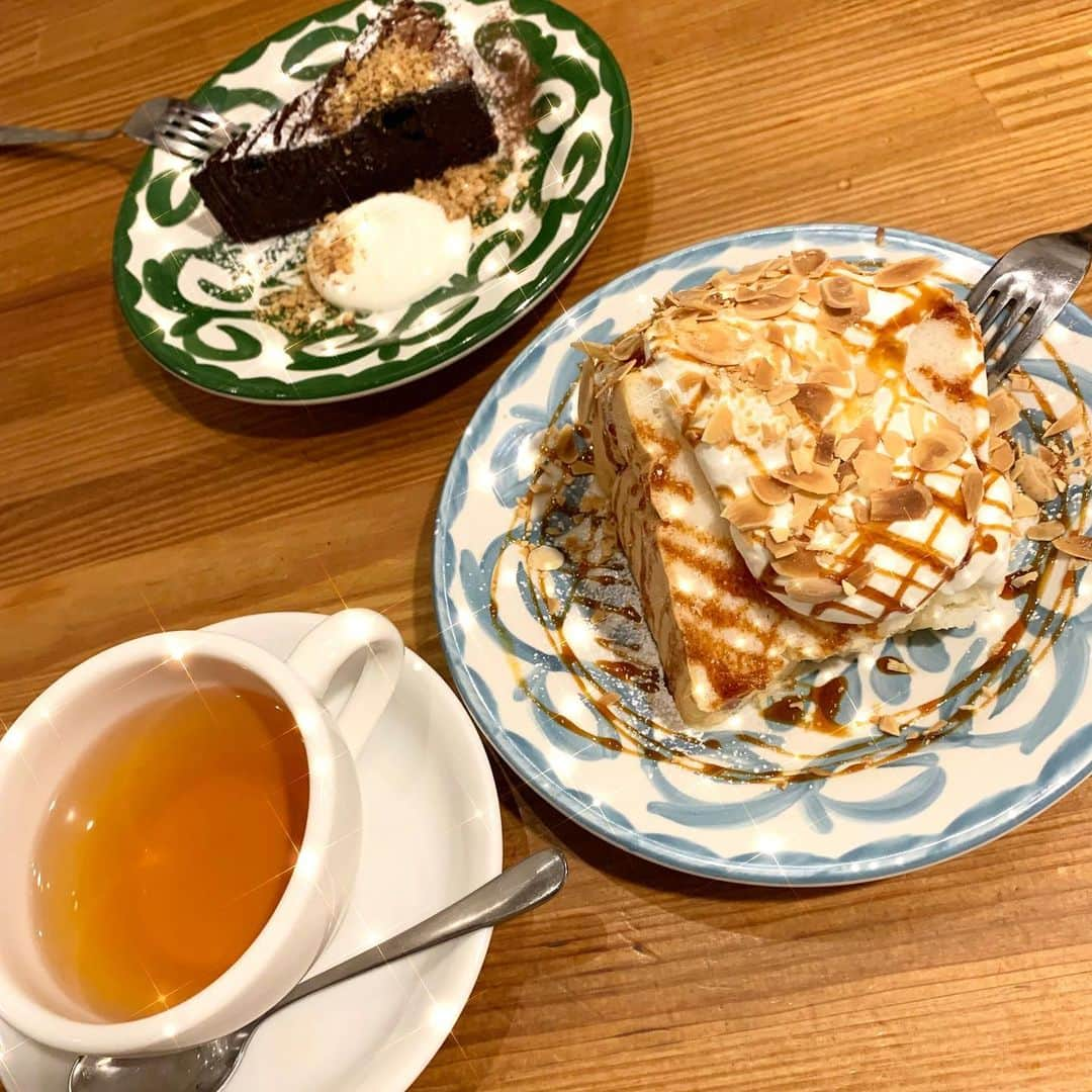 SUZUさんのインスタグラム写真 - (SUZUInstagram)「❤︎﻿ ﻿ 𝐂𝐚𝐟𝐞☕️❤️﻿ ﻿ このシフォンケーキあったら﻿ 絶対食べてしまう🤤﻿ で、紅茶ストレート﻿ この組み合わせ大好き❤︎﻿ ﻿ #cafe#大阪カフェ #堀江カフェ#☕️#アフターヌーン #dayoff#休みの日の過ごし方 #オシャレさん#シフォンケーキ」11月14日 9時44分 - suzuchibi