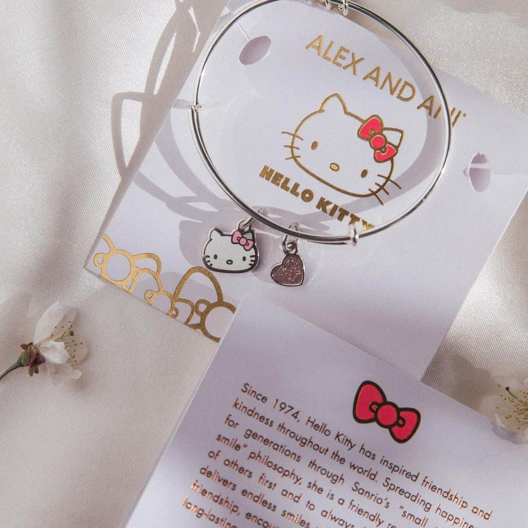 アレックスアンドアニさんのインスタグラム写真 - (アレックスアンドアニInstagram)「Kindness changes everything #WorldKindnessDay • take a note from @hellokitty, spread friendship + kindness throughout the world 💖🎀」11月14日 9時45分 - alexandani