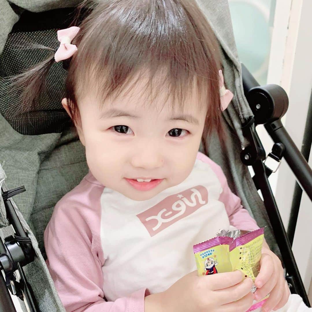 mariomi324のインスタグラム：「ねぇねは来週3歳児検診👧🏻💕 最近ごはんあんまり食べないからお腹がへっこんでるよ😞 ♡ ♡ ♡ ♡ #3歳 #3歳1ヶ月 #女の子ママ #姉妹ママ #kidsfashion #キッズコーデ #キッズファッション #今日のコーデ #ootd #outfit #xgirl #xgirl_ootd #子供のいる暮らし #子供とお出かけ」