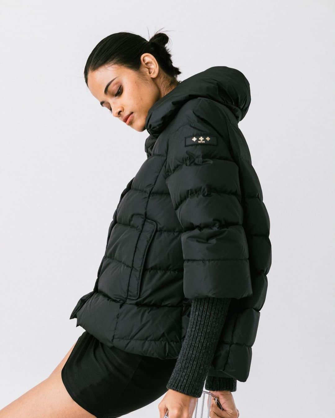 タトラスのインスタグラム：「The eye catching poncho-like jacket, COLMA is a iconic lady’s down jacket from the Tatras’s 2020 Autumn and Winter collection.  Its knitted rib sleeves will promise to keep you warm and comfortable during the cold days.  #tatrasofficial #tatraspeople」