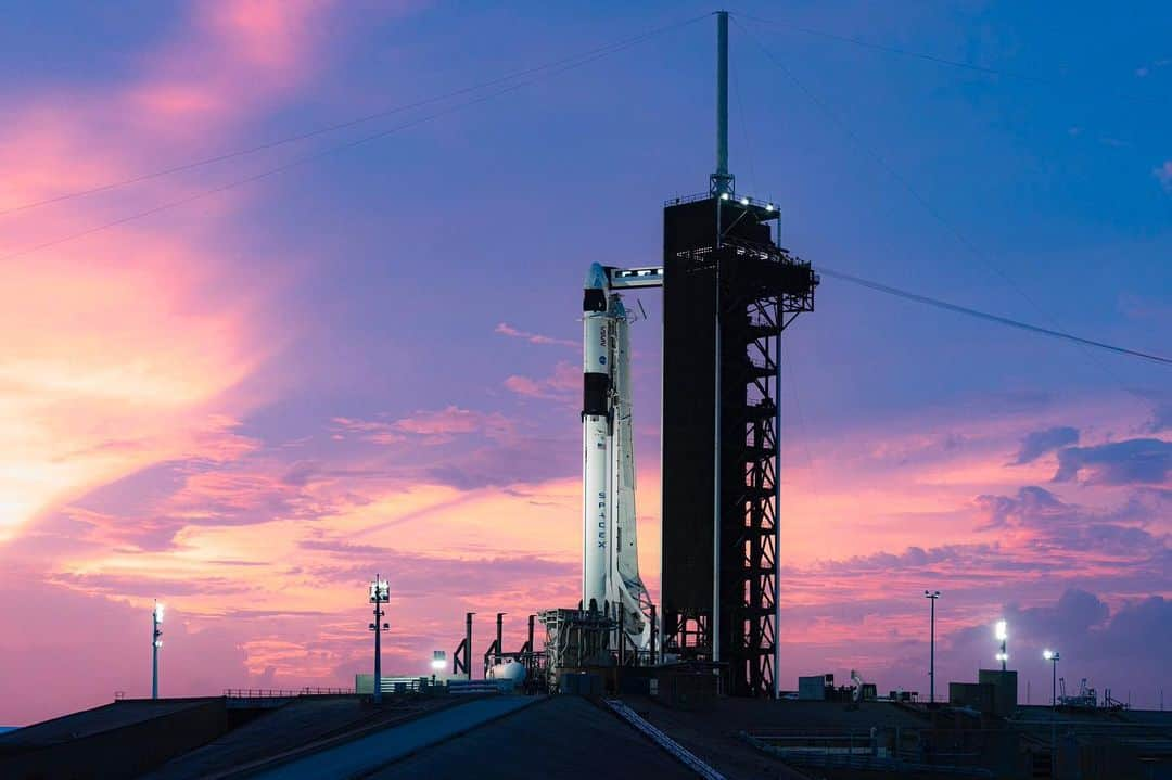 NASAさんのインスタグラム写真 - (NASAInstagram)「☝️All for One, Crew-1 for All  Update: We are now targeting launch of the SpaceX Crew-1 mission with 4 astronauts to the @ISS at 7:27 p.m. EST on Sunday, Nov. 15.   Following the traditions set by @NASAastronauts Bob Behnken and Doug Hurley in naming each Crew Dragon capsule, the Crew-1 astronauts chose “Resilience” for their vehicle. Below Commander Mike Hopkins shared his thoughts about the powerful connection and meaning behind the name:  “It is not just a connection for the four of us, but we really feel like it is a connection to all of you, to everybody. We hope that it brings a smile to your face, we hope that it provides something positive in your lives, and quite frankly we hope it is an inspiration, that it shows when you work together, there is no limit to what you can achieve.”  📺 Live coverage begins at 3:15 p.m. EST 🚀 Launch is targeted for 7:27 p.m. EST 📸 Credit: @SpaceX  #LaunchAmerica #NASA #SpaceX #CrewOne #ISS #CrewDragon #TeamWork #PMA #ISS #Resilience」11月14日 9時53分 - nasa