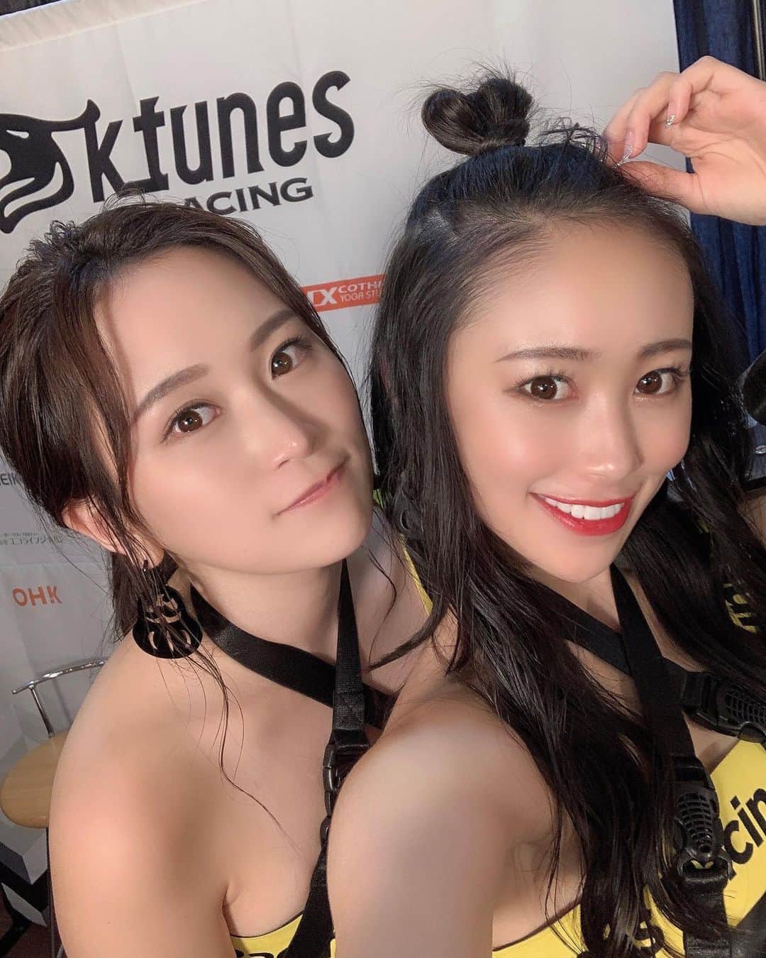 長沼南帆のインスタグラム：「本日紹介するのはピアス😚﻿ ﻿ 2020年のK-tunes Racingチームコンセプトは『達磨』。﻿ 縁起物の『達磨』を核とし、不撓不屈の精神で七転び八起き﻿ 強い意志を持って、どんな困難にもくじけず、頂を目指すんだ！﻿ という意味が込められています。 ﻿ ﻿ その『達磨が』私たちのお耳にしっかりついてるの😍 チームコンセプトまでコスチュームで体現しているチームはK-tunesだけじゃないかな!?﻿ ﻿ どこを見ても細部までこだわりが見える！﻿ そして可愛い！﻿ グランプリ以外考えられない😝﻿ ﻿ ﻿ ﻿今日もコスチューム部門のポチ活を私たちWin Gに宜しくお願いします✨ ﻿ ﻿ ﻿ ﻿ ﻿ ﻿ #黒髪　#黒髪ロング　#rq #レースクイーン　#memory #黒髪ロングストレート　#秋　#秋服　#脚長コーデ　#supergt #スーパーgt #撮影会 #rq撮影会　#wing #wing撮影会　#Ktunesracing ﻿#コスチューム大賞　#96号車 #gt300 #lexusrcf #日本レースクイーン大賞　#日本レースクイーン大賞コスチューム部門 #サーキット　#コス　#ピアス」