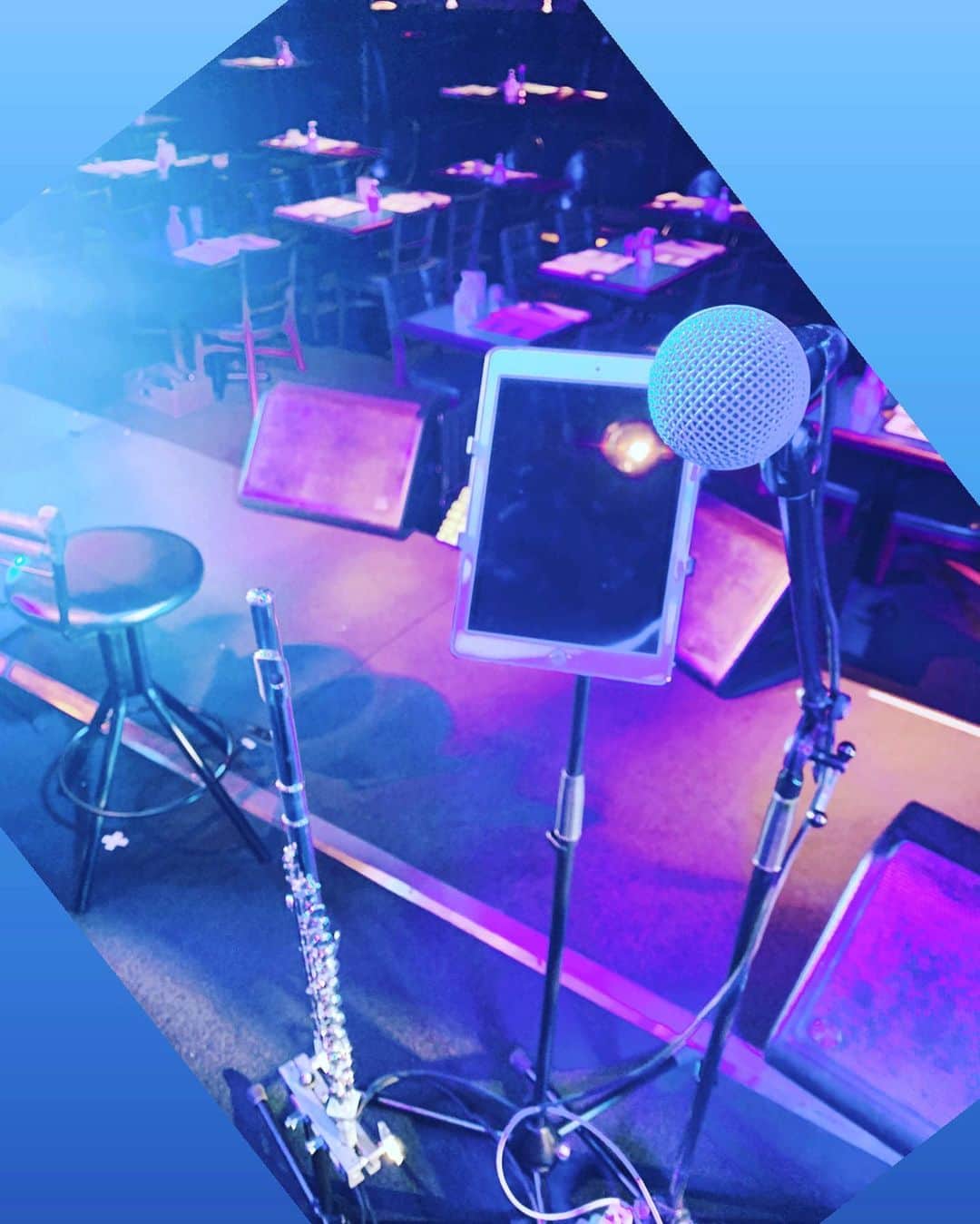 YURIのインスタグラム：「#久保田利伸　極上の時間 @bluenotetokyo セットアップ。無事初日、day2と終了。又来週お会いしましょ❣️あ、その前に17日のYURI feat.Groove Kings 無料配信ライブ、20時〜♪是非観てね〜🎤詳細は概要欄からジャンプ出来る私のyoutube ページからご確認下さい〜 my office @ the bluenote. I’m having so much fun just being surrounded by such awesome professional #musicians with so much heart  for the art of #music. Music heals. Music is what consistently saves me thru the ups and downs of life. #gratitude 🙏🎤💓 #tokyo #japan #singer #artist #songwriter #flutist #flute」