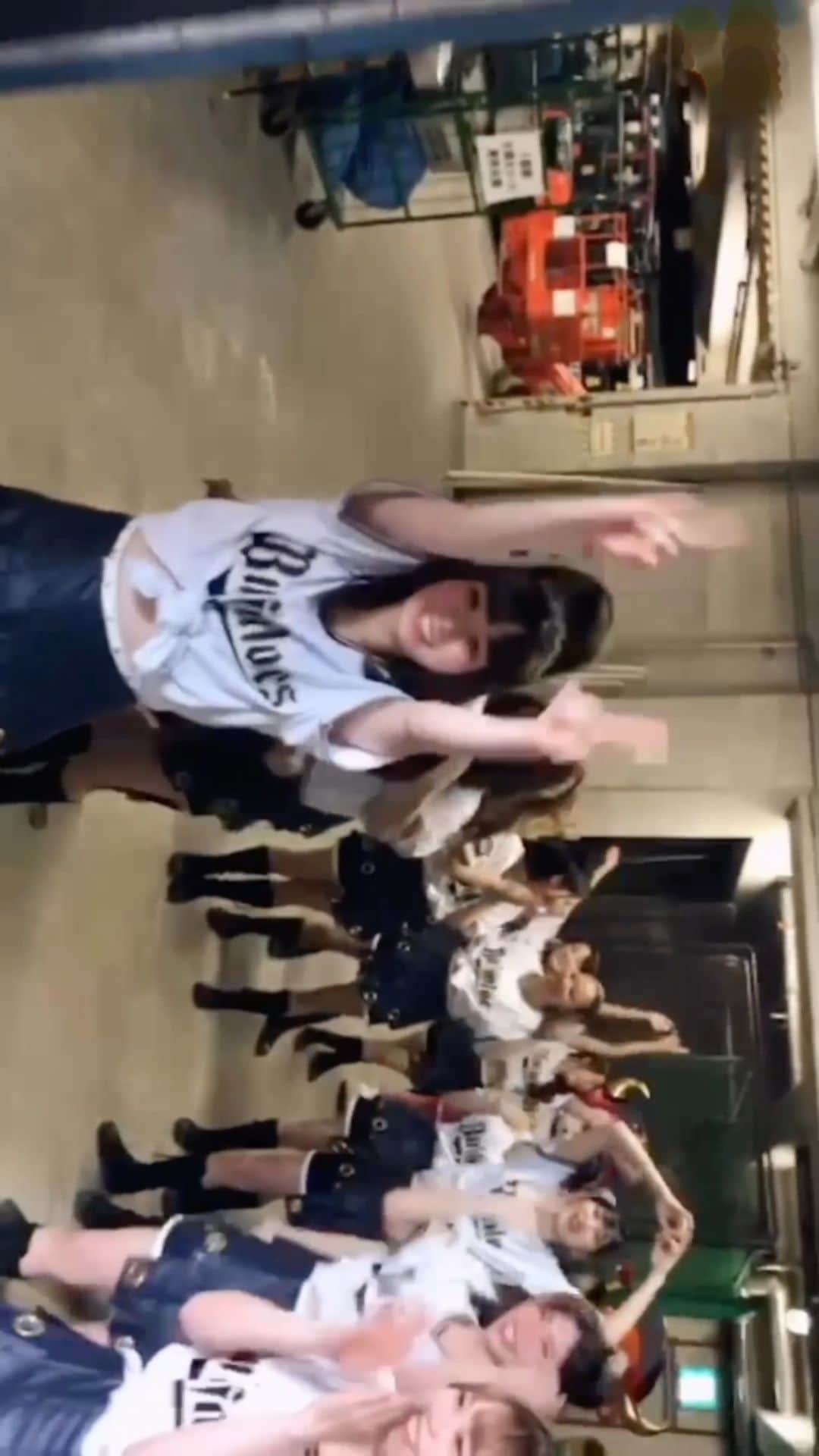 YUUKIのインスタグラム：「VICTORY動画！集めてみました🌈💖  #オリックスバファローズ  #buffaloes #bsgirls #bs2020  #baseball #プロ野球  #셀카 #좋아요반사 #赞 #粉我 #照片  #instagood #instagram #動画  #follow #me #victory #movie」