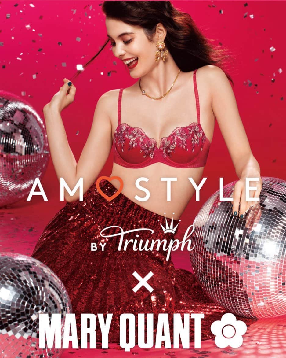 のインスタグラム：「AMOSTYLE @amostyle_by_triumph と MARY QUANTがコラボレーションし スペシャルコラボランジェリーを発売中！ - カラフルな #アイオープナー から インスピレーションを受けた #ホリデーシーズン を彩る #ランジェリー が誕生 - 《コラボアイテム》 マリークヮント コラボレーション ホリデーパレットシリーズ マリークヮント コラボレーション シャイニーカラーシリーズ - AMOSTYLE公式ツイッター@amosstyle_jpでは ランジェリーとアイシャドウがもらえるTwitter キャンペーンも！ ぜひCHECKしてみて！ - コラボアイテムは全国の「AMOSTYLE BY Triumph （アモスタイル バイ トリンプ）」店舗および（アモスタイル公式）オンラインショップにて順次発売！ ※マリークヮントおよびマリークヮント オンラインショップではお取り扱いしておりません - #MARYQUANT #マリークヮント #AMOSTYLE #アモスタイル #カラーパレット #クリスマス #コラボレーション #CHRISTMAS #COLLABORATION #COSMETICS #BEAUTY」