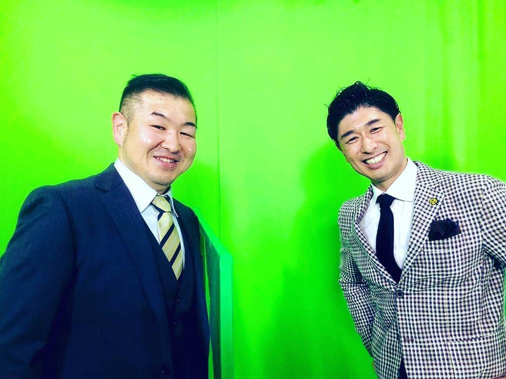 高橋大輔さんのインスタグラム写真 - (高橋大輔Instagram)「昨日は  ABEMA大相撲ライブ  11月場所・6日目の実況でした！ 解説は元前頭の大岩戸さん^ ^  昭和56年組の放送席でお届けしました！  貴景勝関と照ノ富士関が強い！！！  中盤戦に入りこれからどう展開していくのか？  本日と明日は第66代横綱・若乃花の花田虎上さんが登場します！  #大相撲 #実況 #ABEMA #アベマ　#AbemaTV #アベマTV #髙橋大輔　#高橋大輔 #大岩戸 さん #昭和56年組 #大相撲11月場所」11月14日 10時34分 - daisuke_72