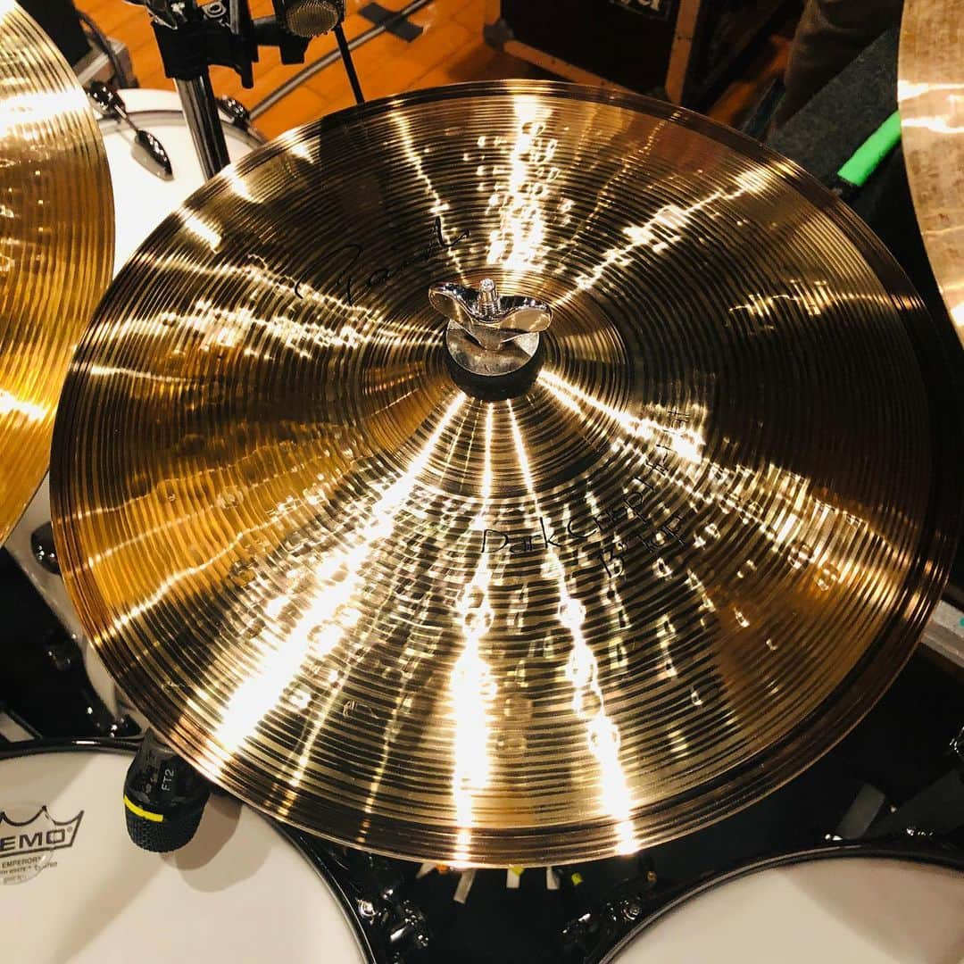 大喜多崇規さんのインスタグラム写真 - (大喜多崇規Instagram)「重ねシンバルの組み合わせ。 the paiste Dark crisp 13と900 china 14。少しショートサスティンになったと思う。 ライドはフルライド22です。ベル音控えめの音質重視のチョイスで。  @paistecymbals   #paistecymbals  #大喜多崇規」11月14日 10時35分 - oniy02