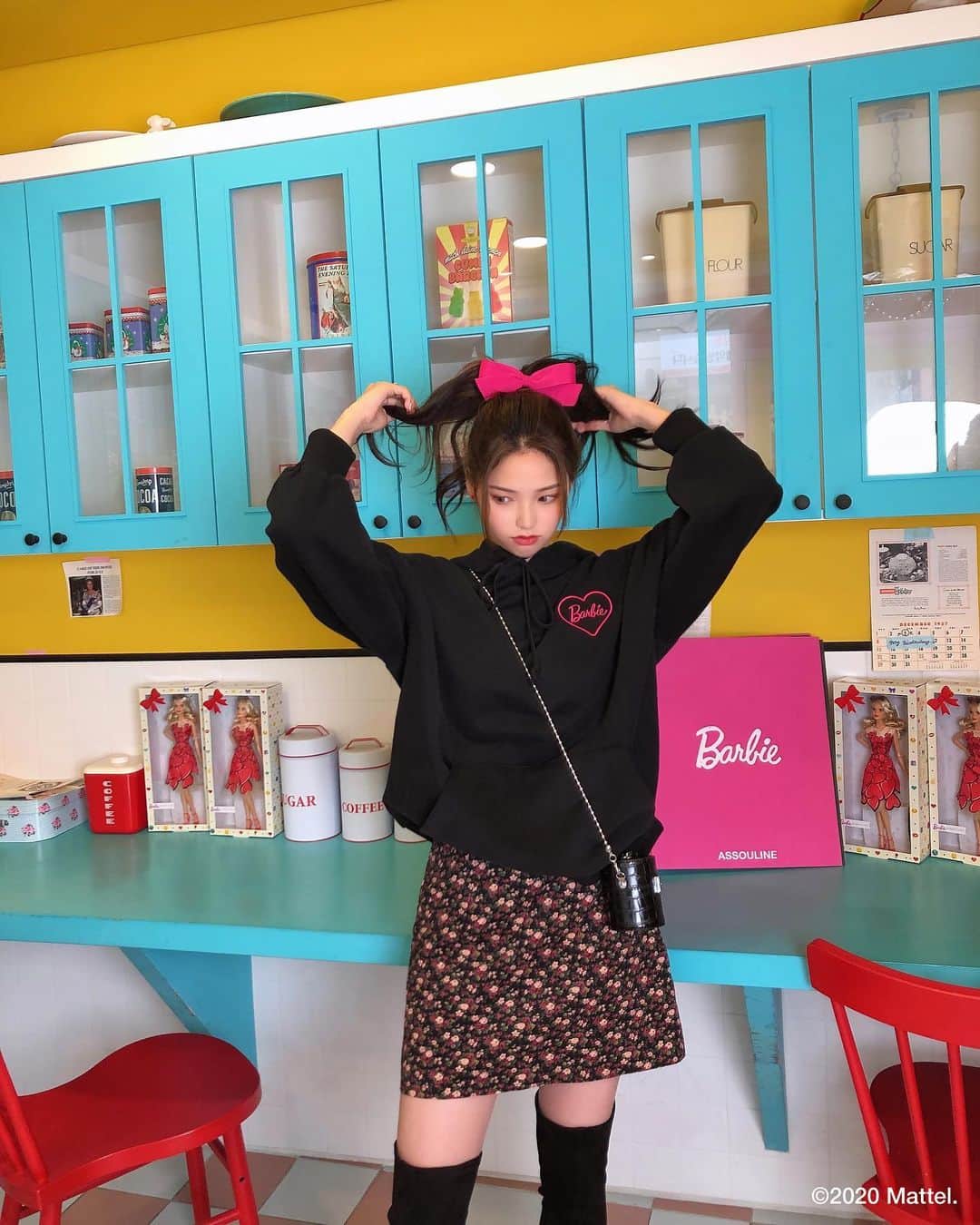 Chuuのインスタグラム：「🎀Barbie X Chuu🎀  귀엽고 사랑스러운 바비와 츄의 만남💕 기다리고 기다리던 츄X바비 이번 주말이 지나면 오픈합니다🙏🏽  #chuu#barbie#츄바비콜라보」