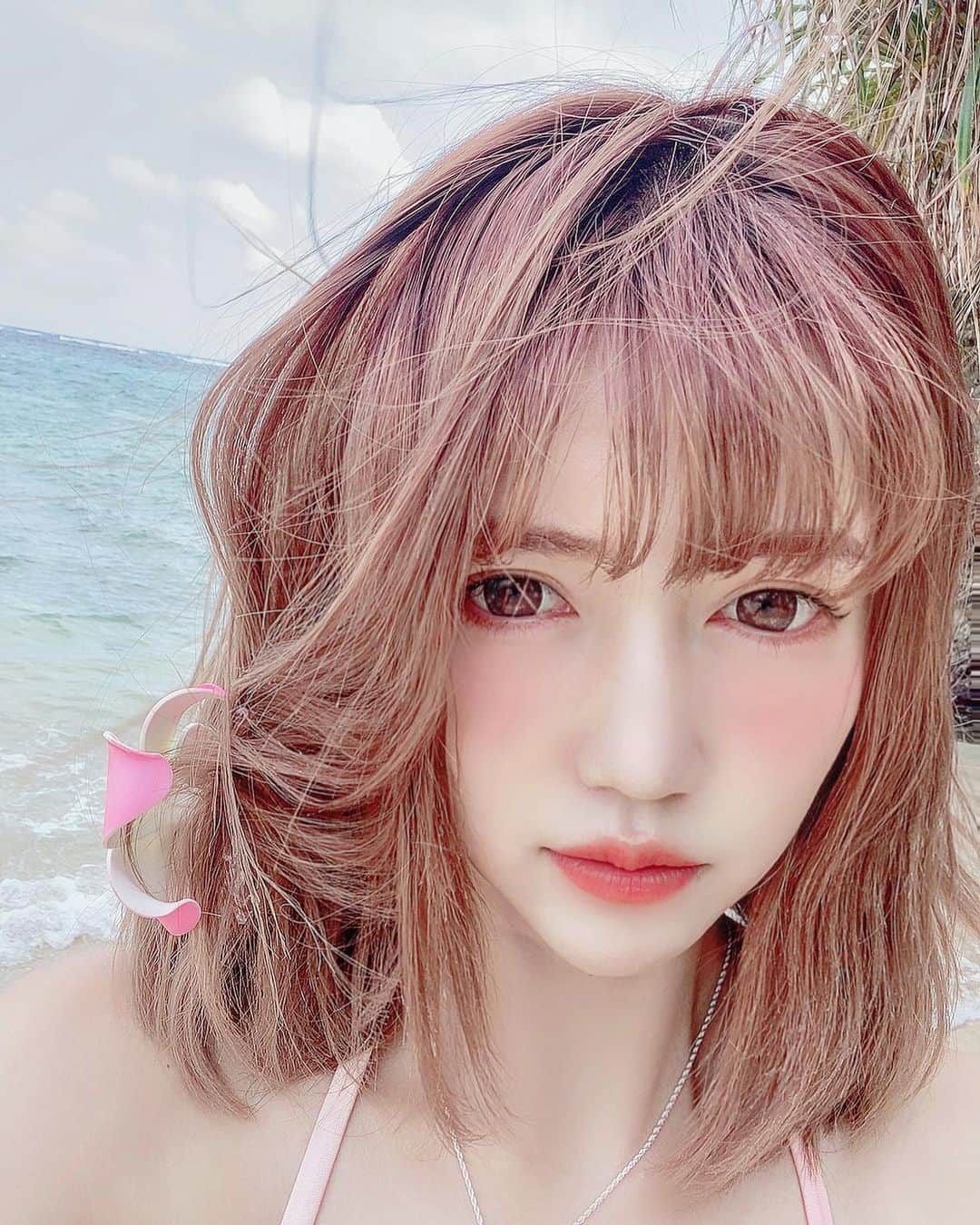 河西里音さんのインスタグラム写真 - (河西里音Instagram)「海綺麗だったなぁ(〃▽〃)♡♡ でも、海風が強過ぎて 髪の毛のコントロールが大変だった🤣w どのPicが好き...？？♡ ♡ ♡ ♡ #沖縄 #海洋博公園 #エメラルドビーチ #japanesegirl  #summergirl  #flower #pink #girly #tripgram #beautifulsea #lovesea」11月14日 10時41分 - rion_kasai