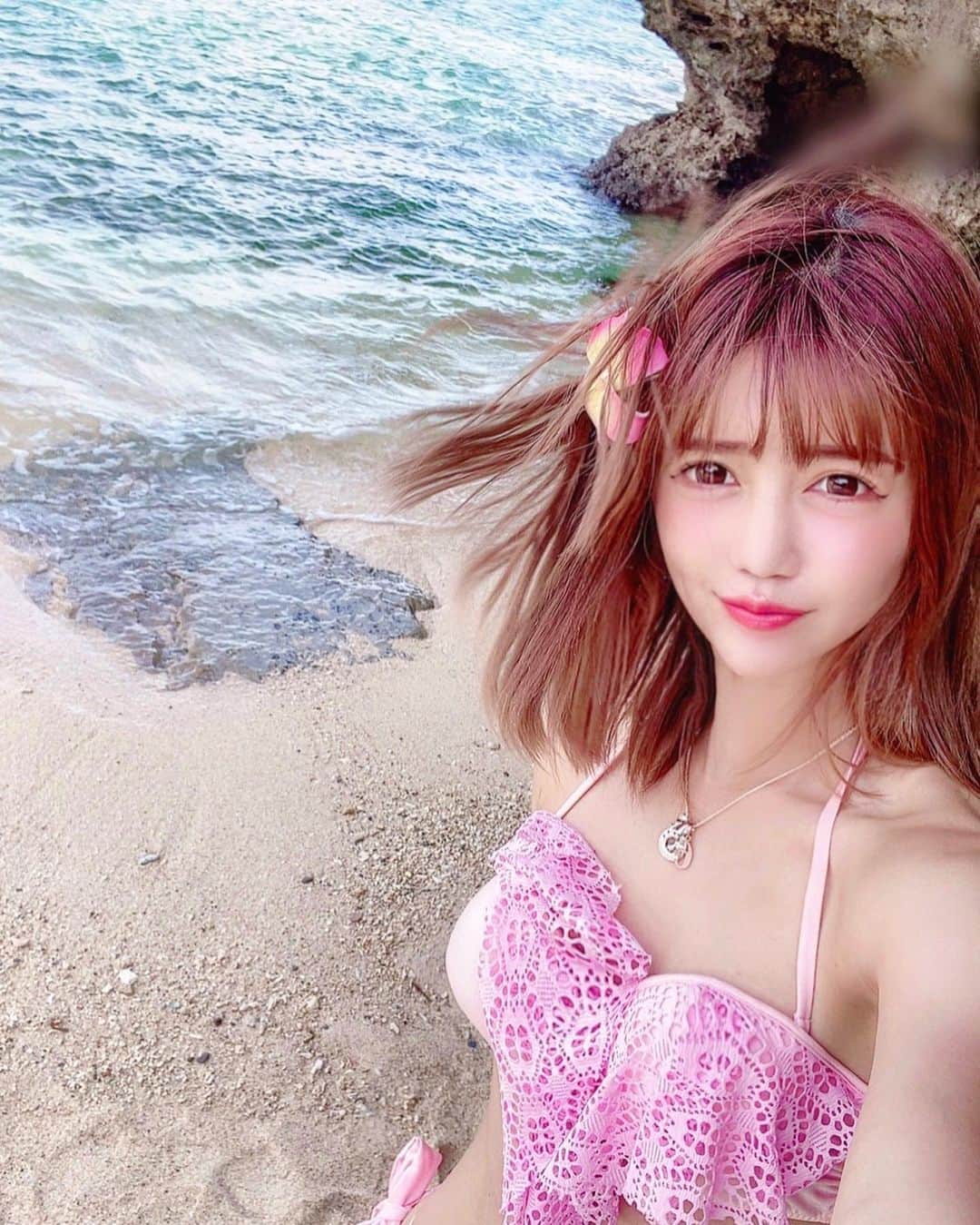 河西里音さんのインスタグラム写真 - (河西里音Instagram)「海綺麗だったなぁ(〃▽〃)♡♡ でも、海風が強過ぎて 髪の毛のコントロールが大変だった🤣w どのPicが好き...？？♡ ♡ ♡ ♡ #沖縄 #海洋博公園 #エメラルドビーチ #japanesegirl  #summergirl  #flower #pink #girly #tripgram #beautifulsea #lovesea」11月14日 10時41分 - rion_kasai