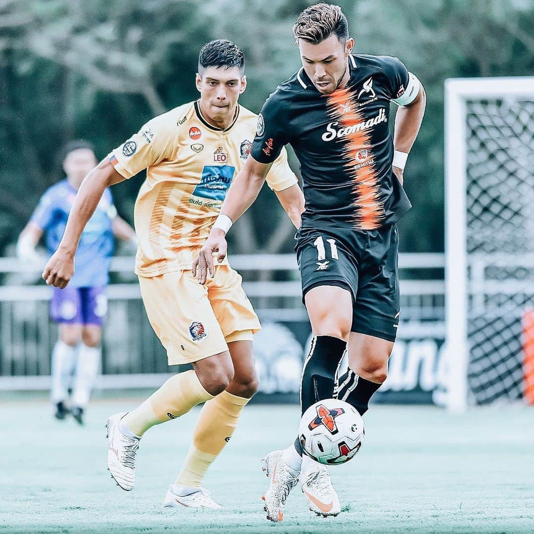 のインスタグラム：「Game day! Go get it! 🔥🐂 #gameday #bangkokfc #kv11 #gogetit #lessgo」