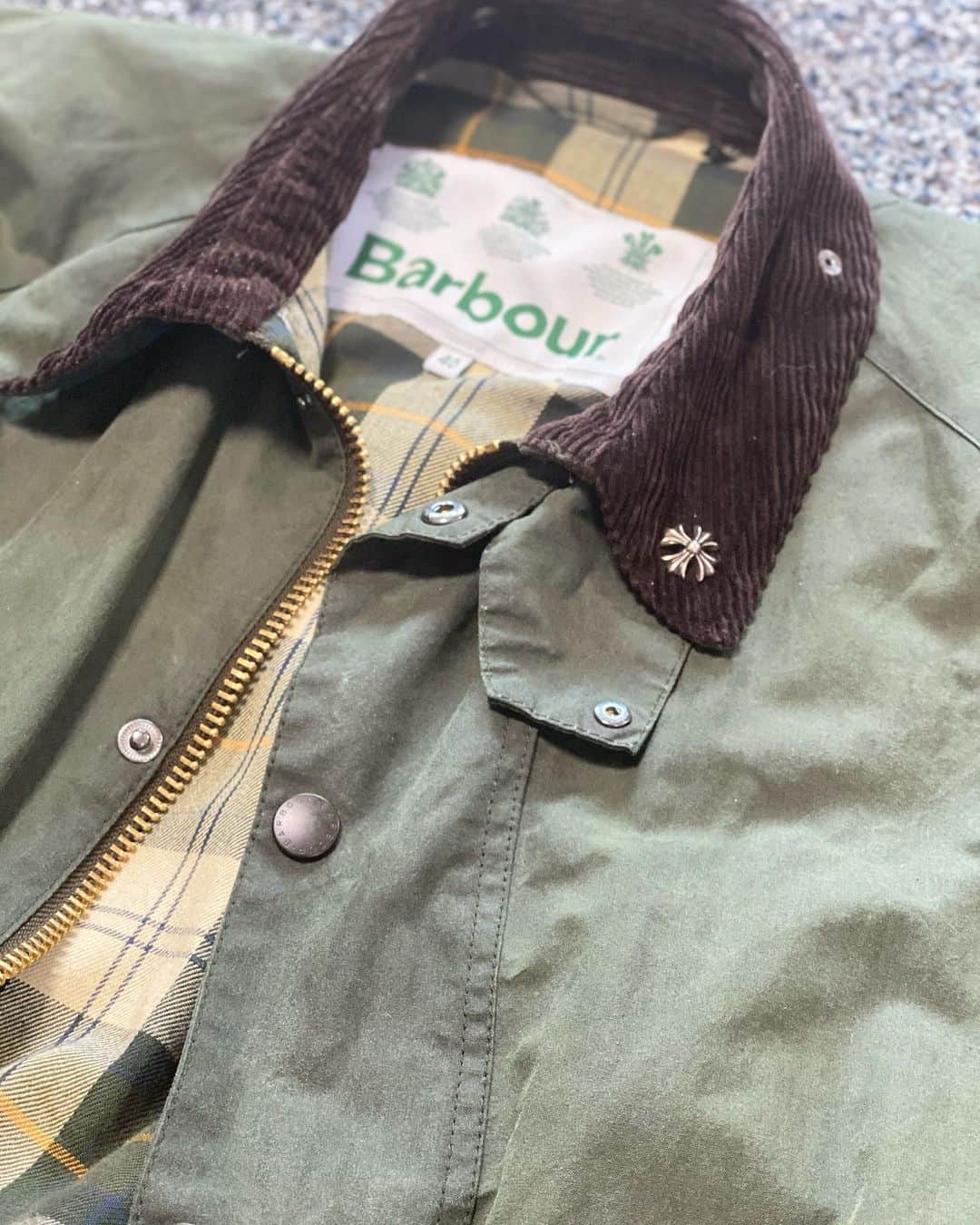 小川哲史のインスタグラム：「オイル抜き🛁  #barbour #barbourtransport」