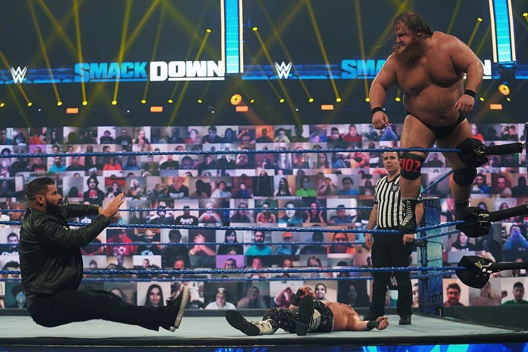 WWEさんのインスタグラム写真 - (WWEInstagram)「@otis_wwe gets the win over @heelziggler despite the attempted interference by @realrobertroode! #SmackDown」11月14日 11時00分 - wwe