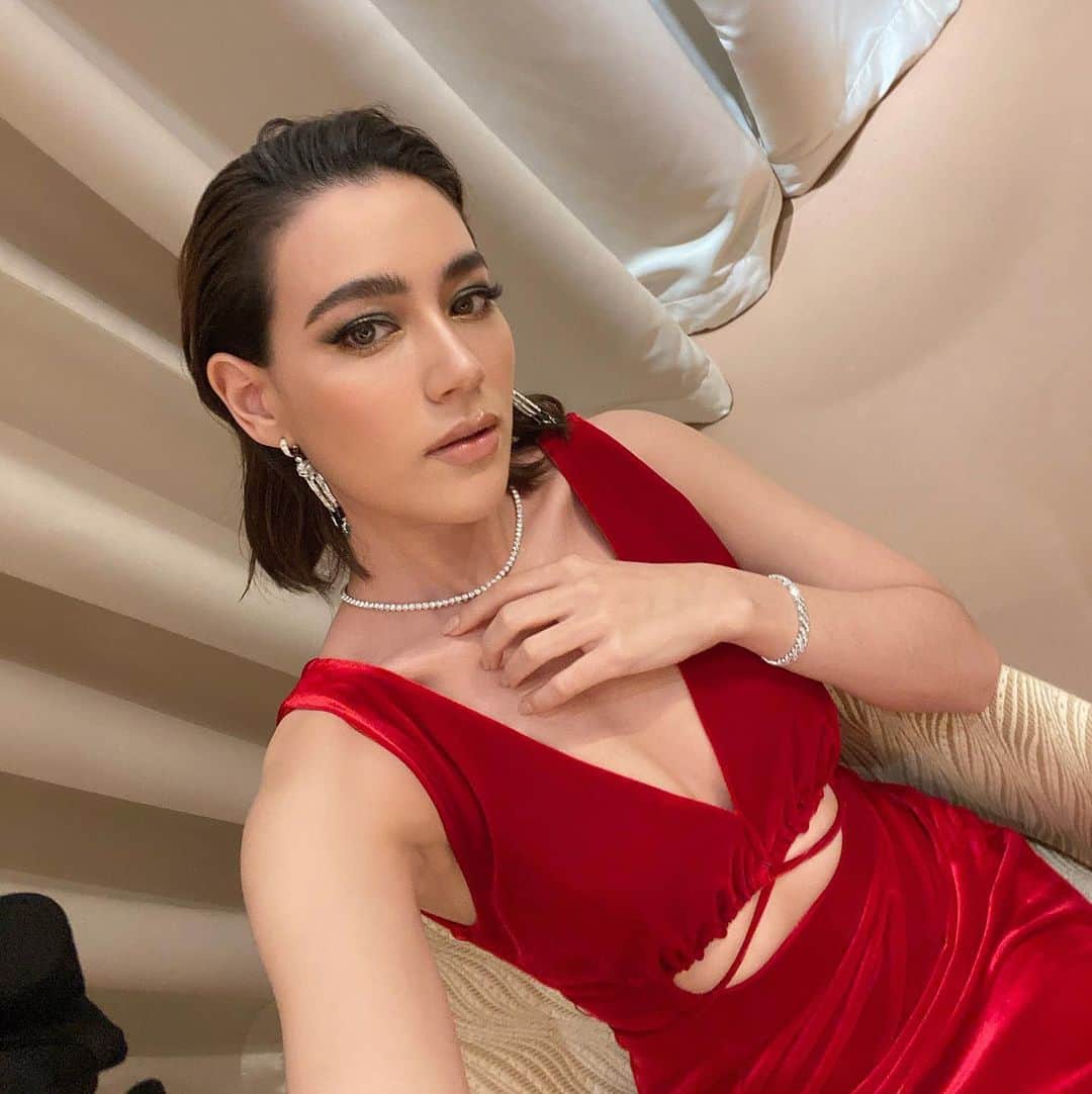 キンバリー・アン・ウォーテマス・ティアムシリのインスタグラム：「Selfie first ออกจากงานแล้วแล้วจริงๆค่ะ ♥️」