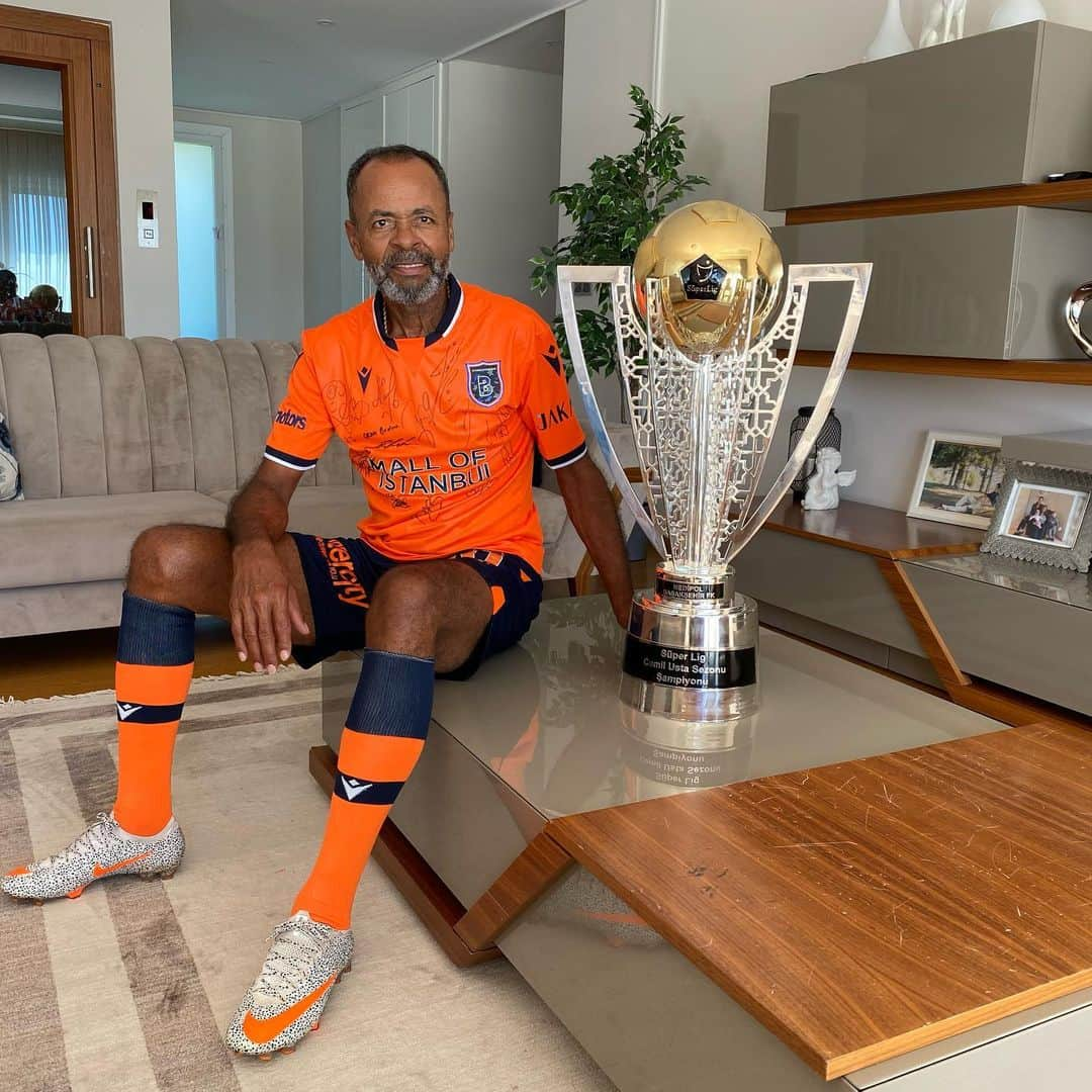 ジュニオール・カイサラさんのインスタグラム写真 - (ジュニオール・カイサラInstagram)「Day with the cup 🏆 @ibfk2014 ❤️ Miss you 😘」11月14日 11時05分 - juniorcaicara