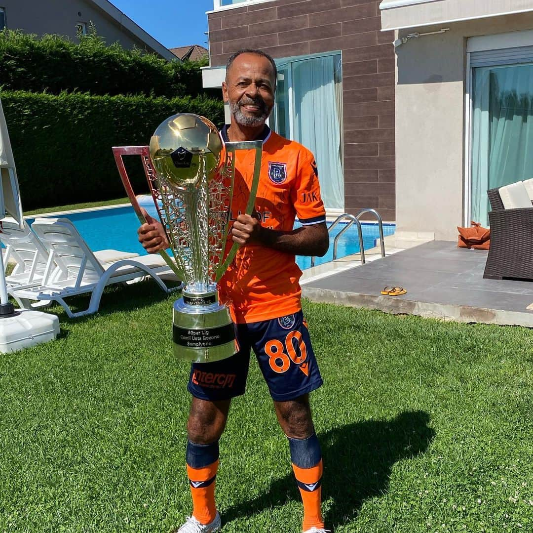 ジュニオール・カイサラさんのインスタグラム写真 - (ジュニオール・カイサラInstagram)「Day with the cup 🏆 @ibfk2014 ❤️ Miss you 😘」11月14日 11時05分 - juniorcaicara