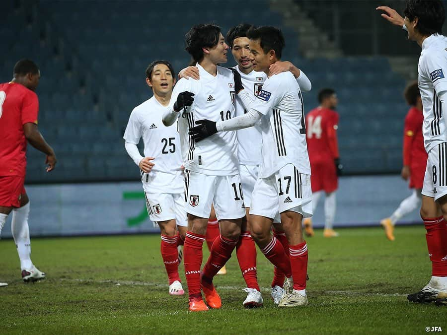 日本サッカー協会さんのインスタグラム写真 - (日本サッカー協会Instagram)「【2020.11.13 Match Photo③📸】  🏆国際親善試合 ⌚11.13(金)23:15KO（日本時間） 🆚パナマ🇵🇦 📍シュタディオン・リーベナウ  GK 12 #権田修一 DF 2  #植田直通 3  #室屋成 5  #長友佑都 20 #板倉滉 22 #吉田麻也 MF 7  #柴崎岳 10 #南野拓実 13 #橋本拳人 17 #久保建英 25 #三好康児  (SUB) GK 1  #川島永嗣 23 #シュミット・ダニエル DF 16 #冨安健洋 19 #酒井宏樹 24 #菅原由勢 MF 4  #中山雄太 6  #遠藤航 8  #原口元気 9  #鎌田大地 14 #伊東純也 FW 11 #鈴木武蔵 18 #浅野拓磨  監督 #森保一  ⇒NEXT MATCH ⌚11.18(水)5:00KO（日本時間） 🆚メキシコ🇲🇽 📍シュタディオン・リーベナウ 📺NHK BS1にて全国生中継  ✅活動中の様子を映した #TeamCam は YouTubeチャンネル #JFATV で配信中！  #daihyo #jfa #SAMURAIBLUE #新しい景色を2022」11月14日 11時12分 - japanfootballassociation