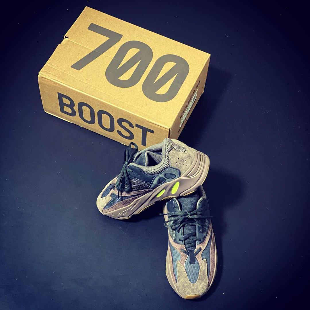 のインスタグラム：「UNO☆KICKS  adidas YEEZY Yeezy Boost 700 Mauve  なかなかないカラーリングがいい  #unokicks #adidasjapan #adidasyeezyboost #adidasyeezyboost700  #adidasyeezyboost700mauve」